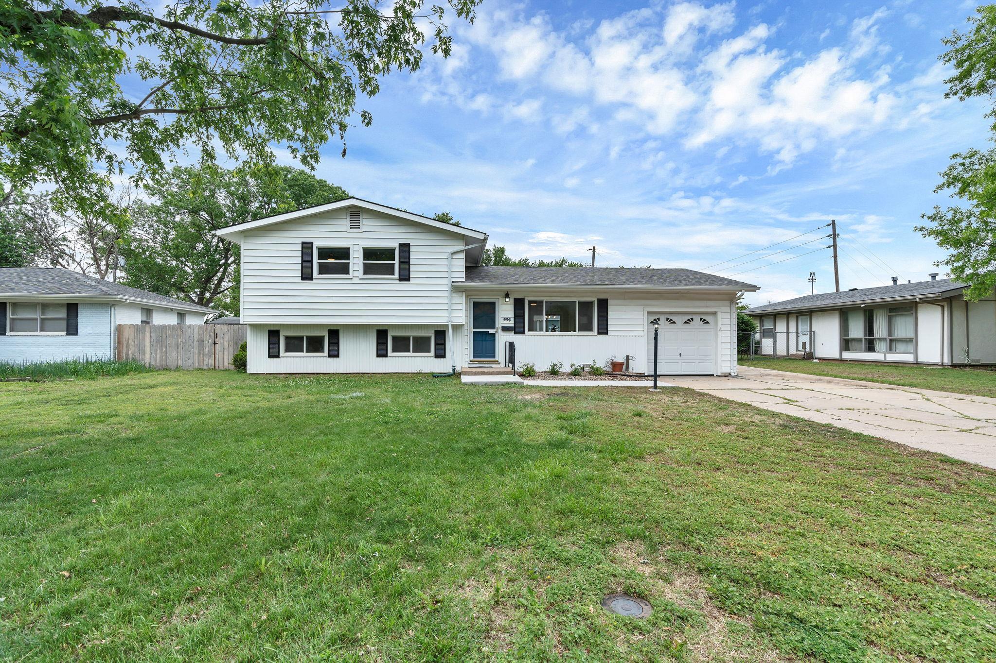 995 N Country Acres Avenue Wichita KS 67212