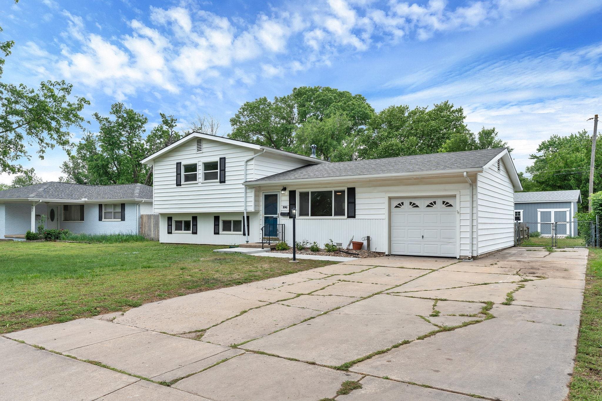 995 N Country Acres Avenue Wichita KS 67212