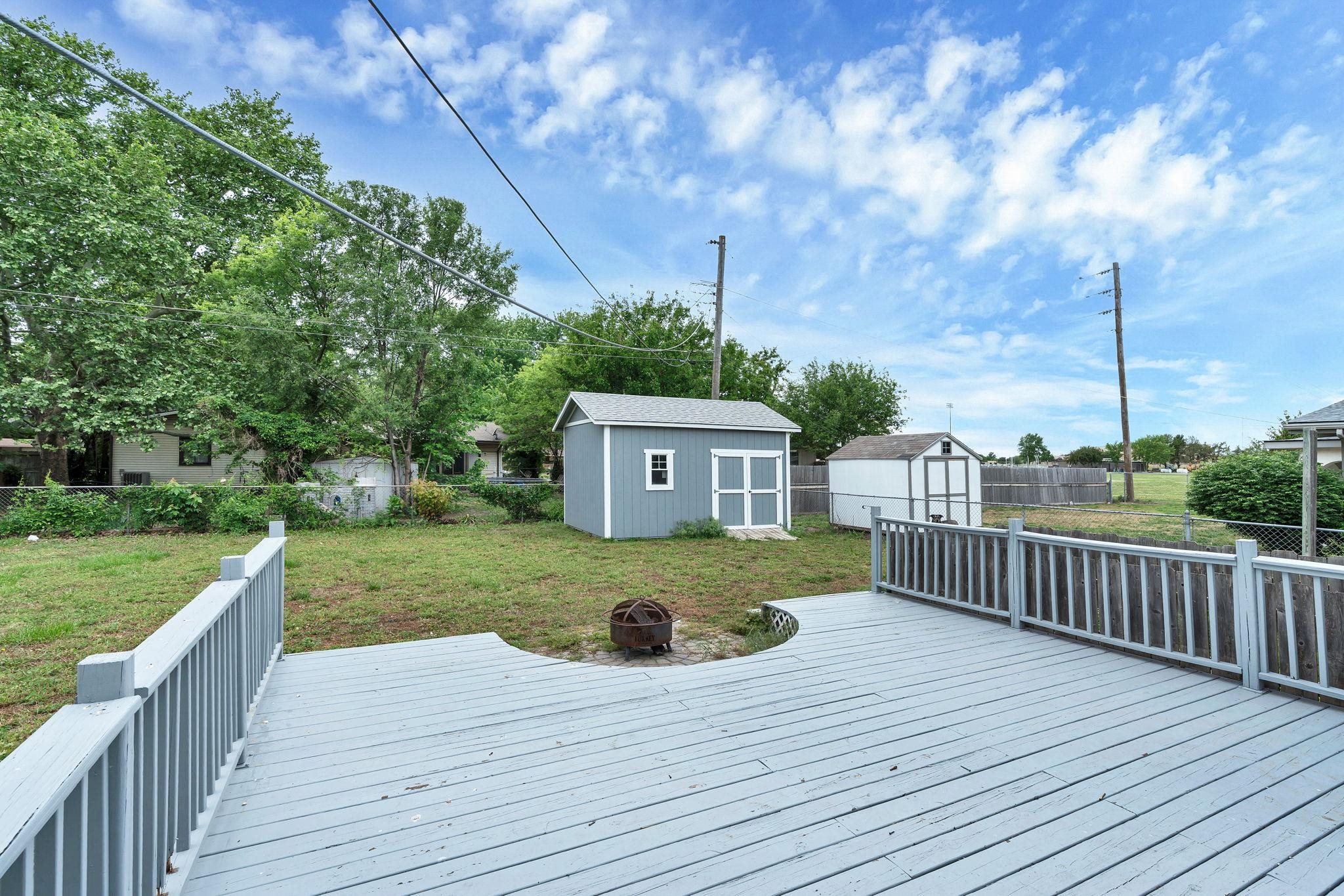 995 N Country Acres Avenue Wichita KS 67212