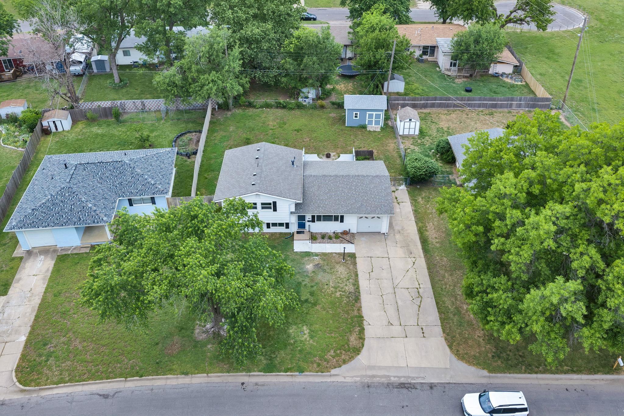 995 N Country Acres Avenue Wichita KS 67212
