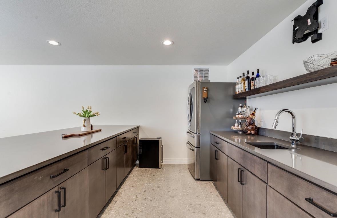 1605 N Lakeside Drive Andover KS 67002