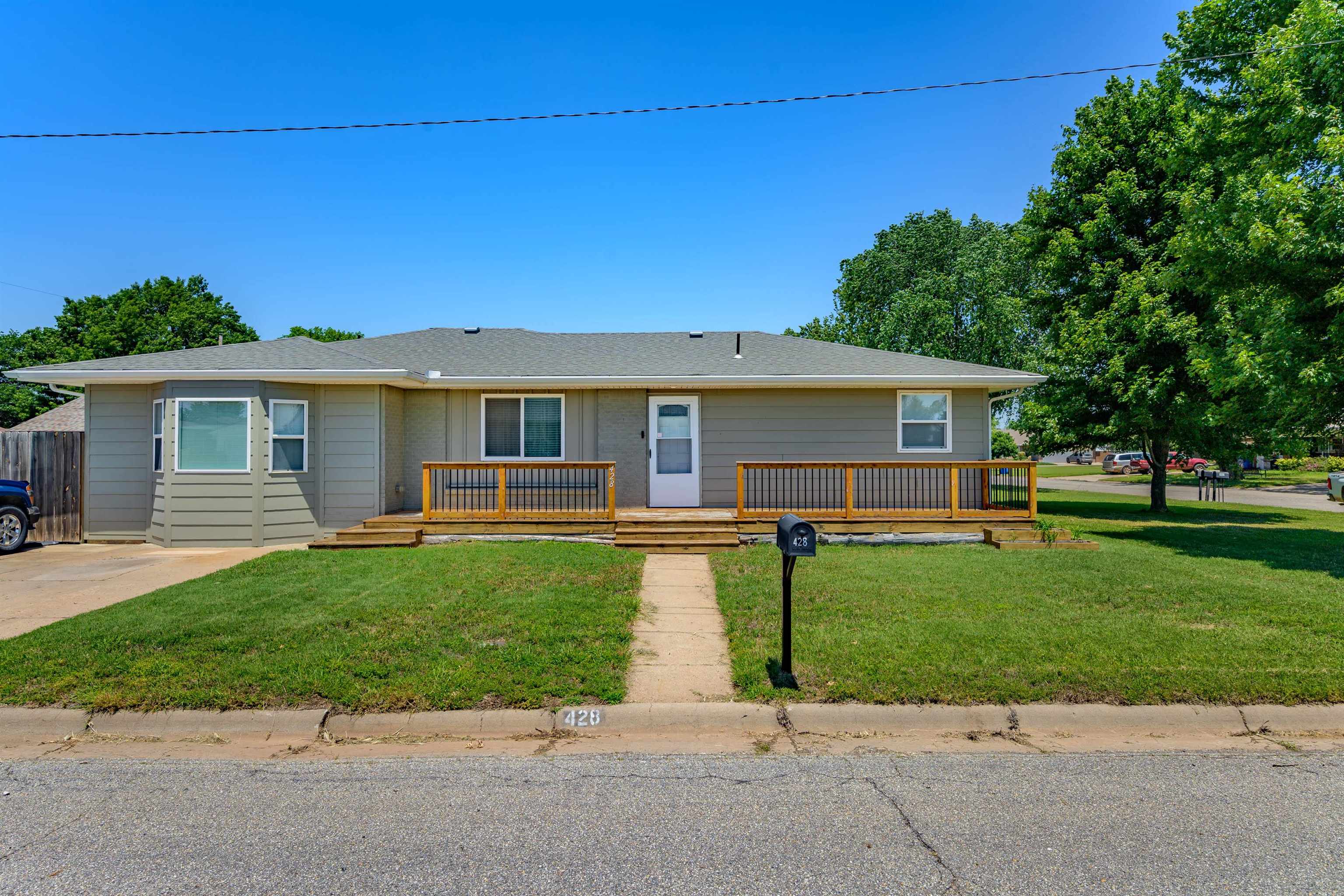 428 E 1st Avenue Cheney KS 67025-9052