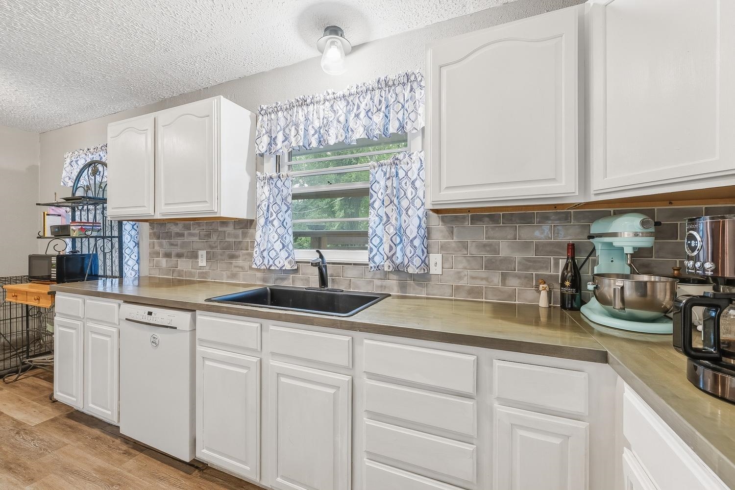 711 N Valleyview Street Wichita KS 67212