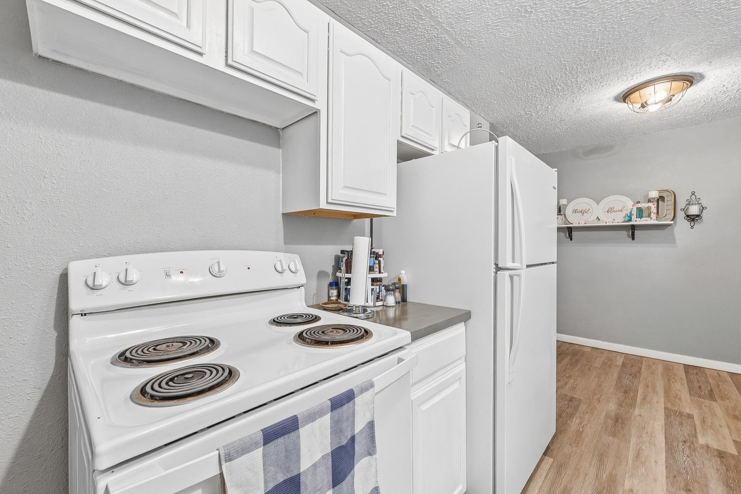 711 N Valleyview Street Wichita KS 67212