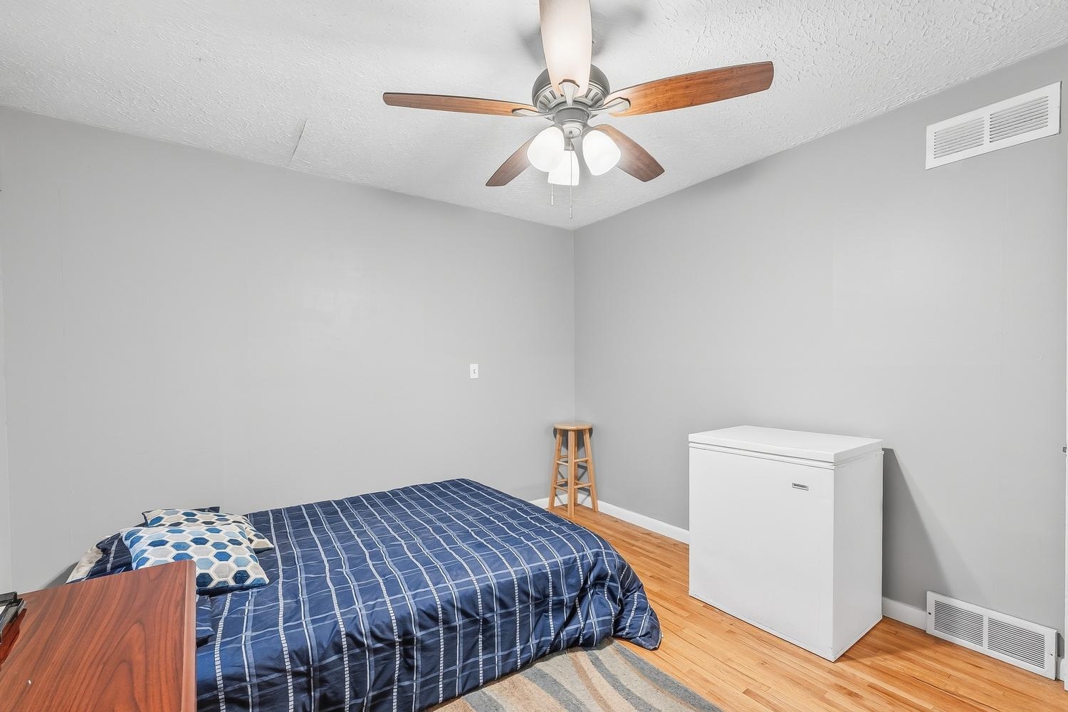 711 N Valleyview Street Wichita KS 67212