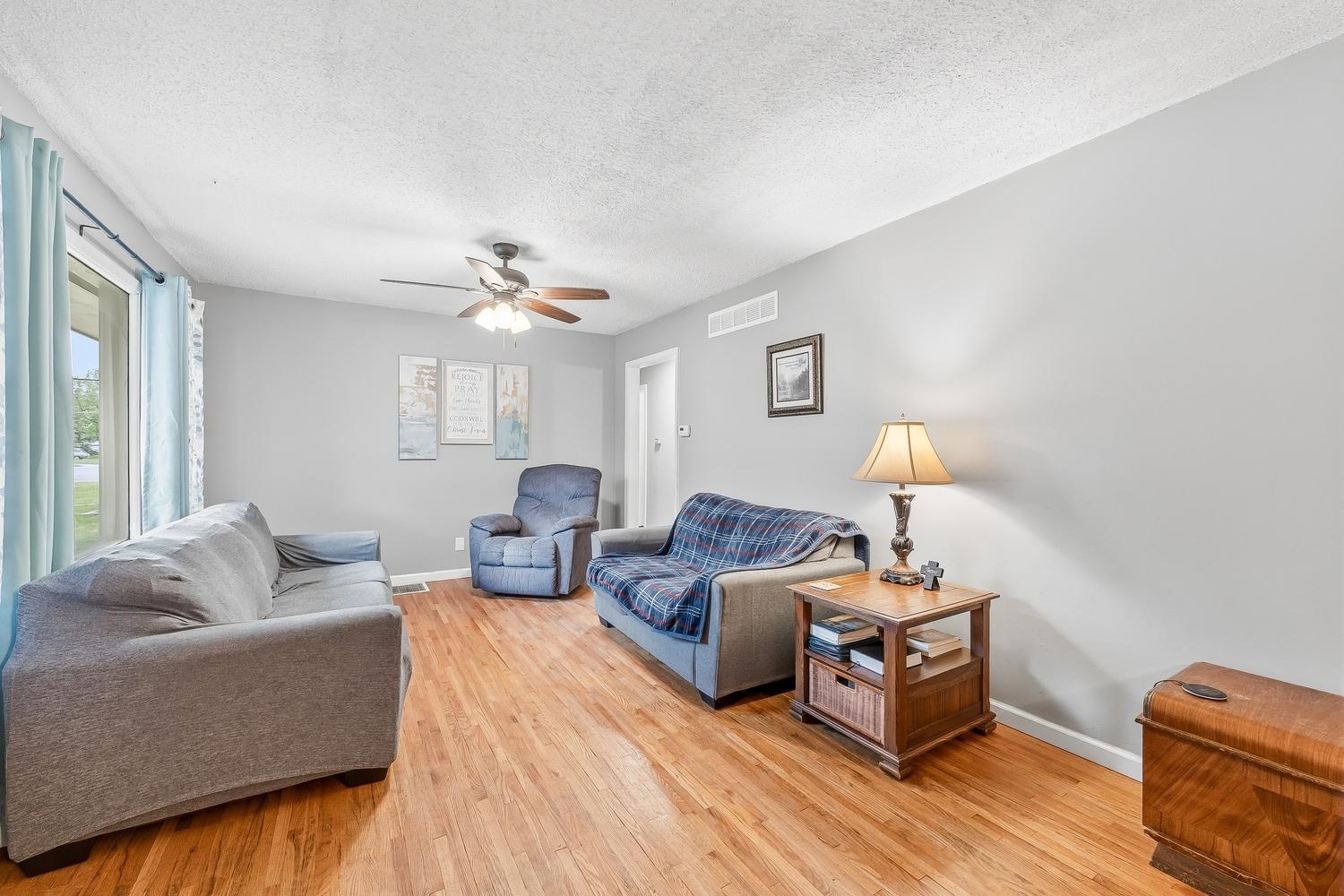 711 N Valleyview Street Wichita KS 67212