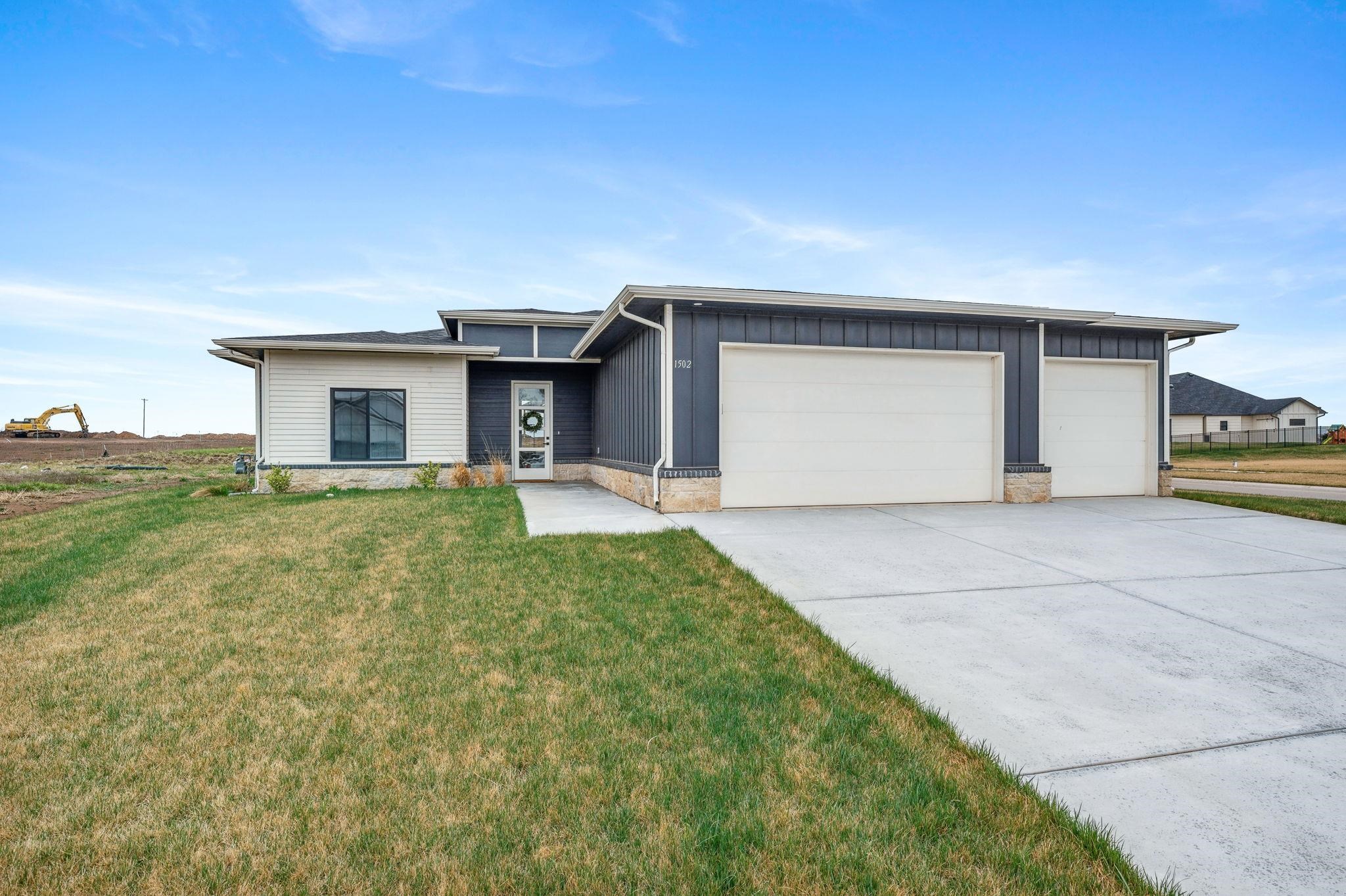 1502 N Emerald Valley Drive Mulvane KS 67110