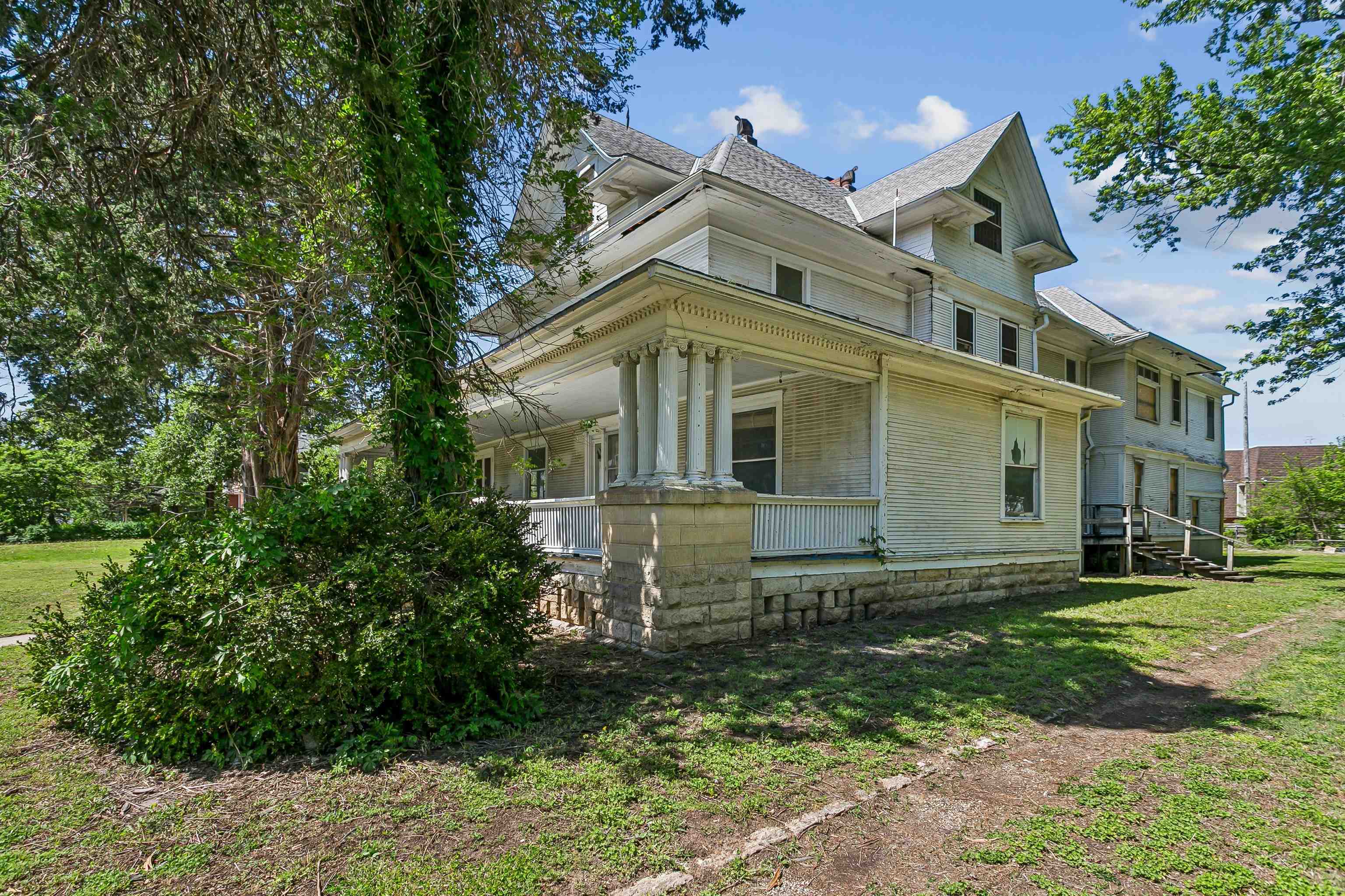 619 N Santa Fe Augusta KS 67010-0000