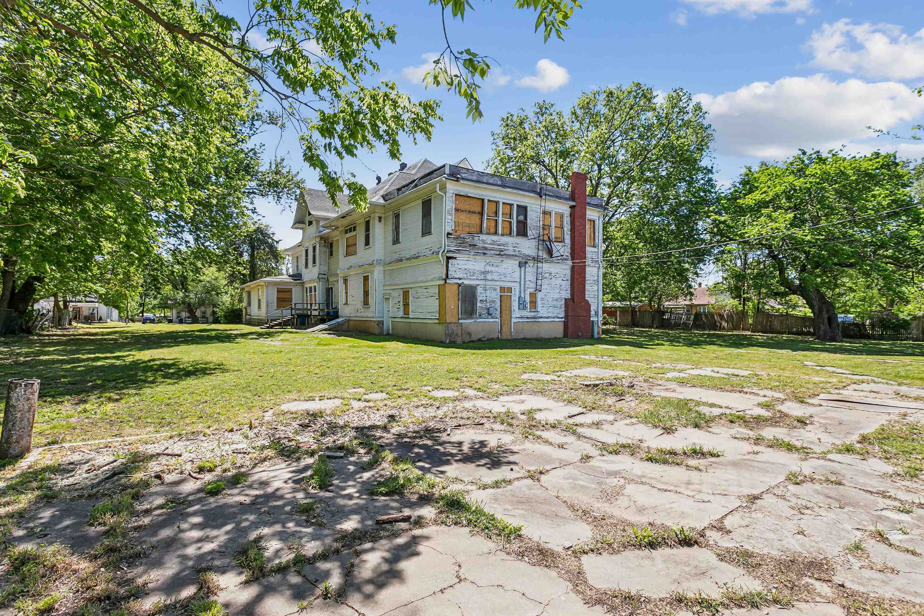619 N Santa Fe Augusta KS 67010-0000