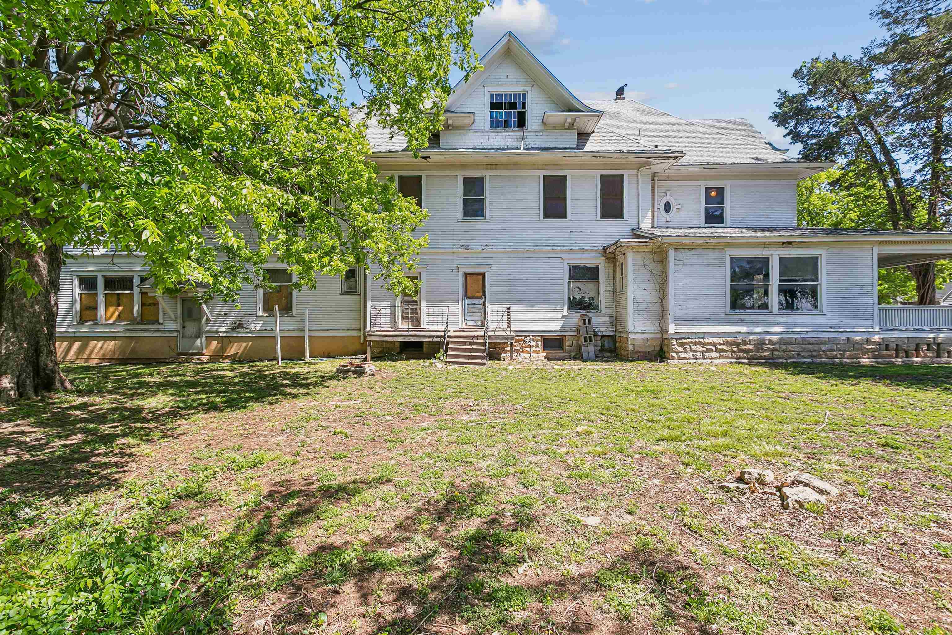 619 N Santa Fe Augusta KS 67010-0000