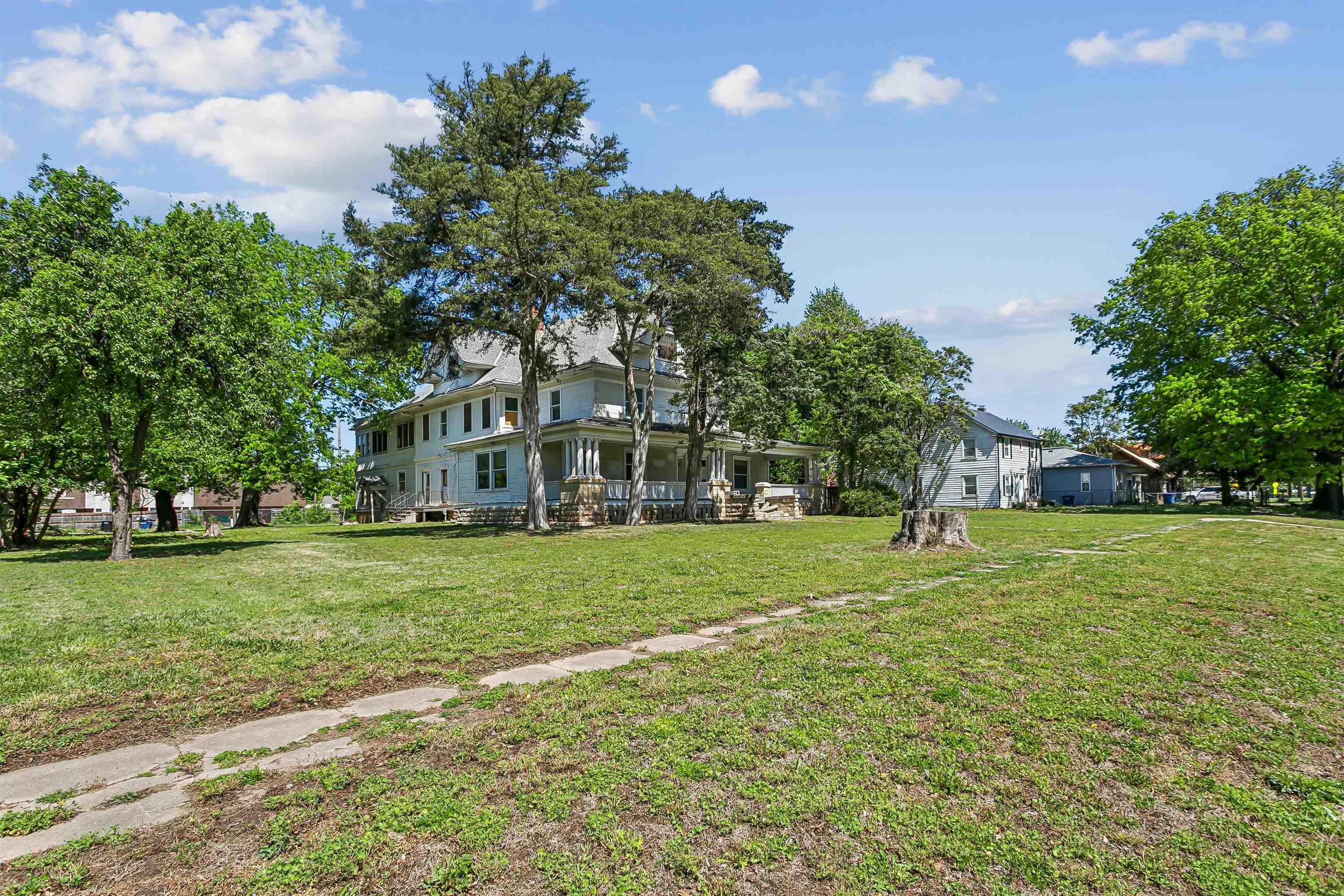 619 N Santa Fe Augusta KS 67010-0000