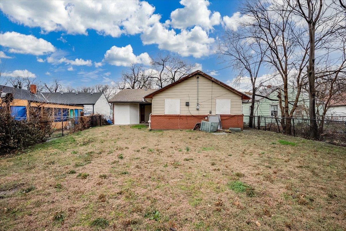 828 N Poplar Wichita KS 67214