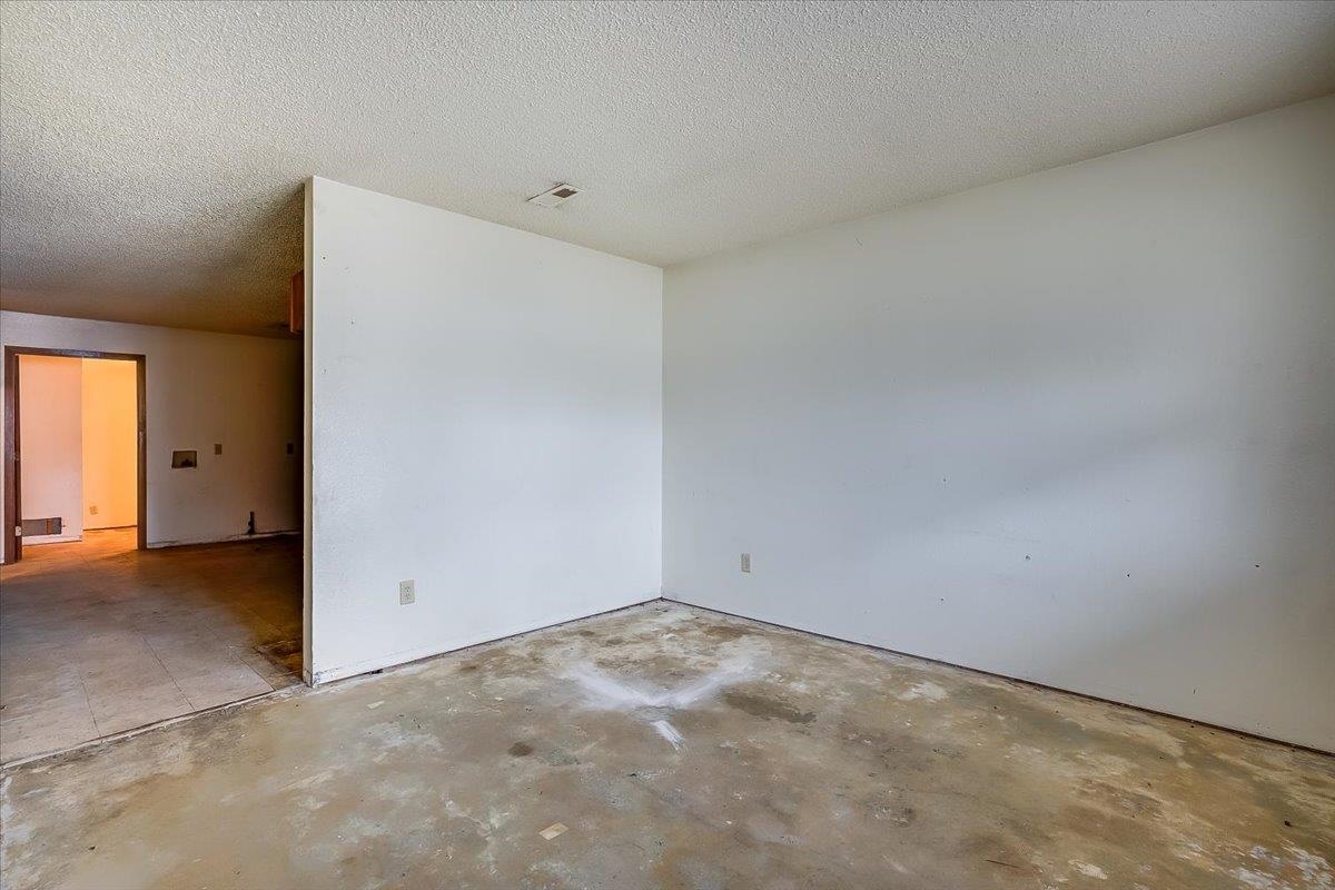 828 N Poplar Wichita KS 67214