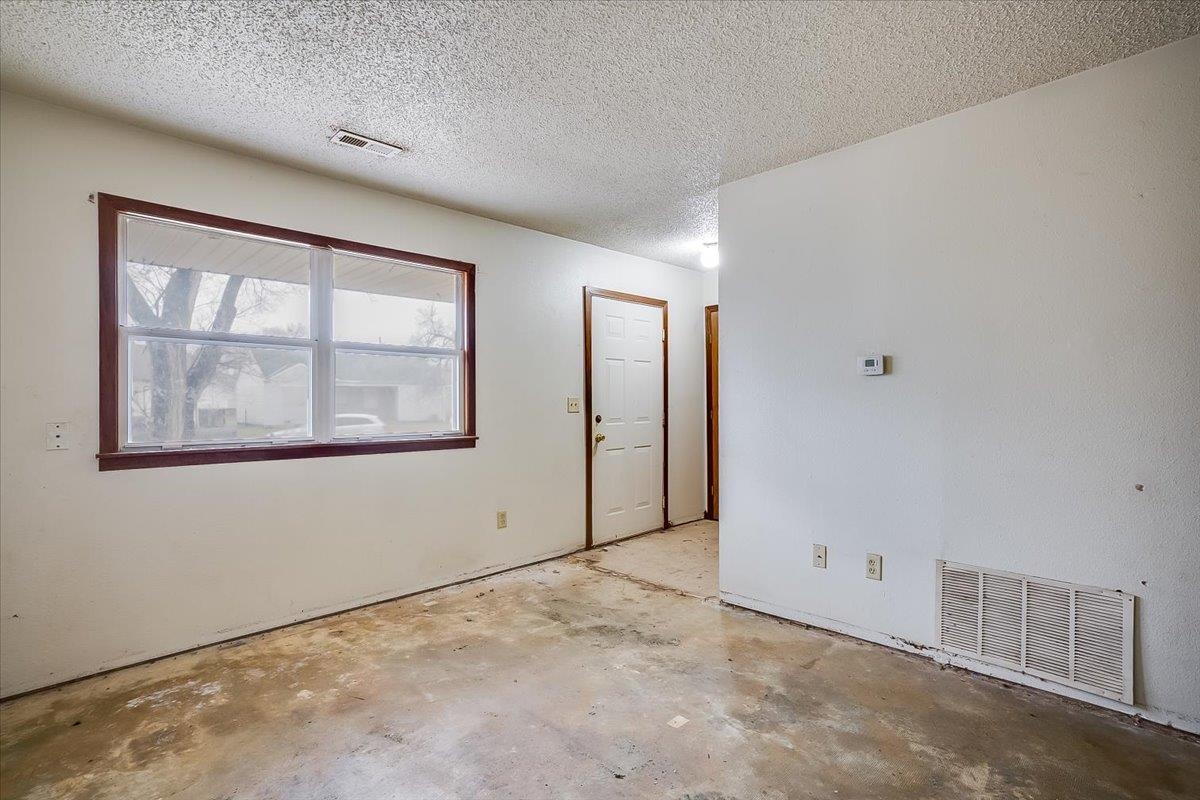 828 N Poplar Wichita KS 67214