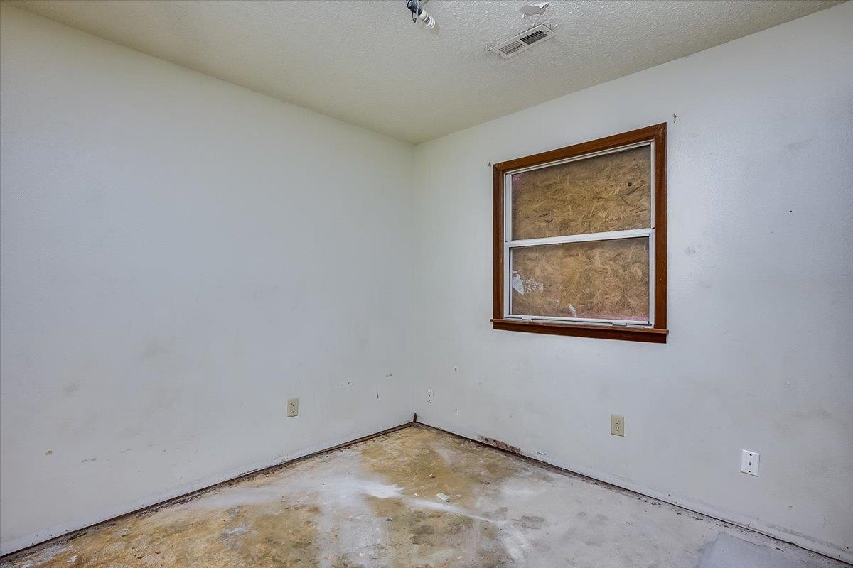 828 N Poplar Wichita KS 67214