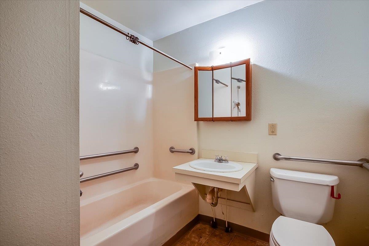 828 N Poplar Wichita KS 67214