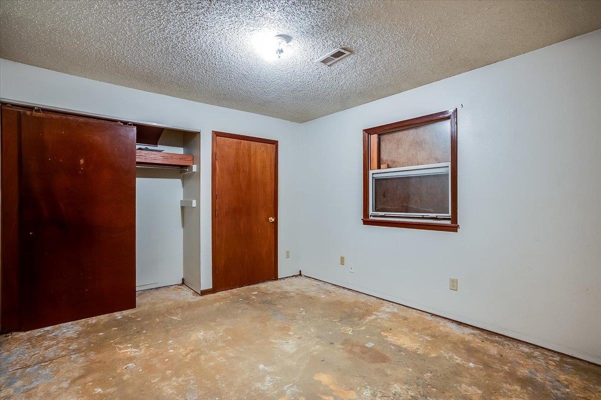 828 N Poplar Wichita KS 67214