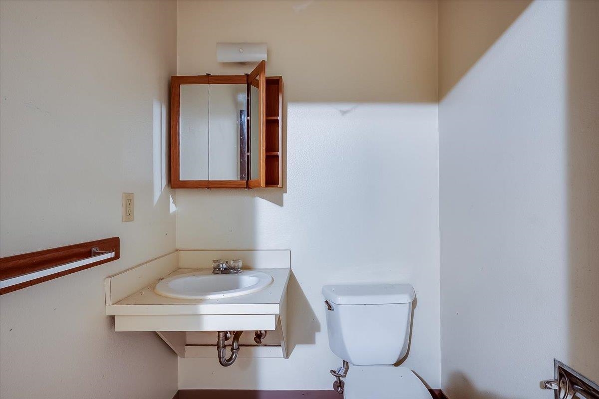 828 N Poplar Wichita KS 67214