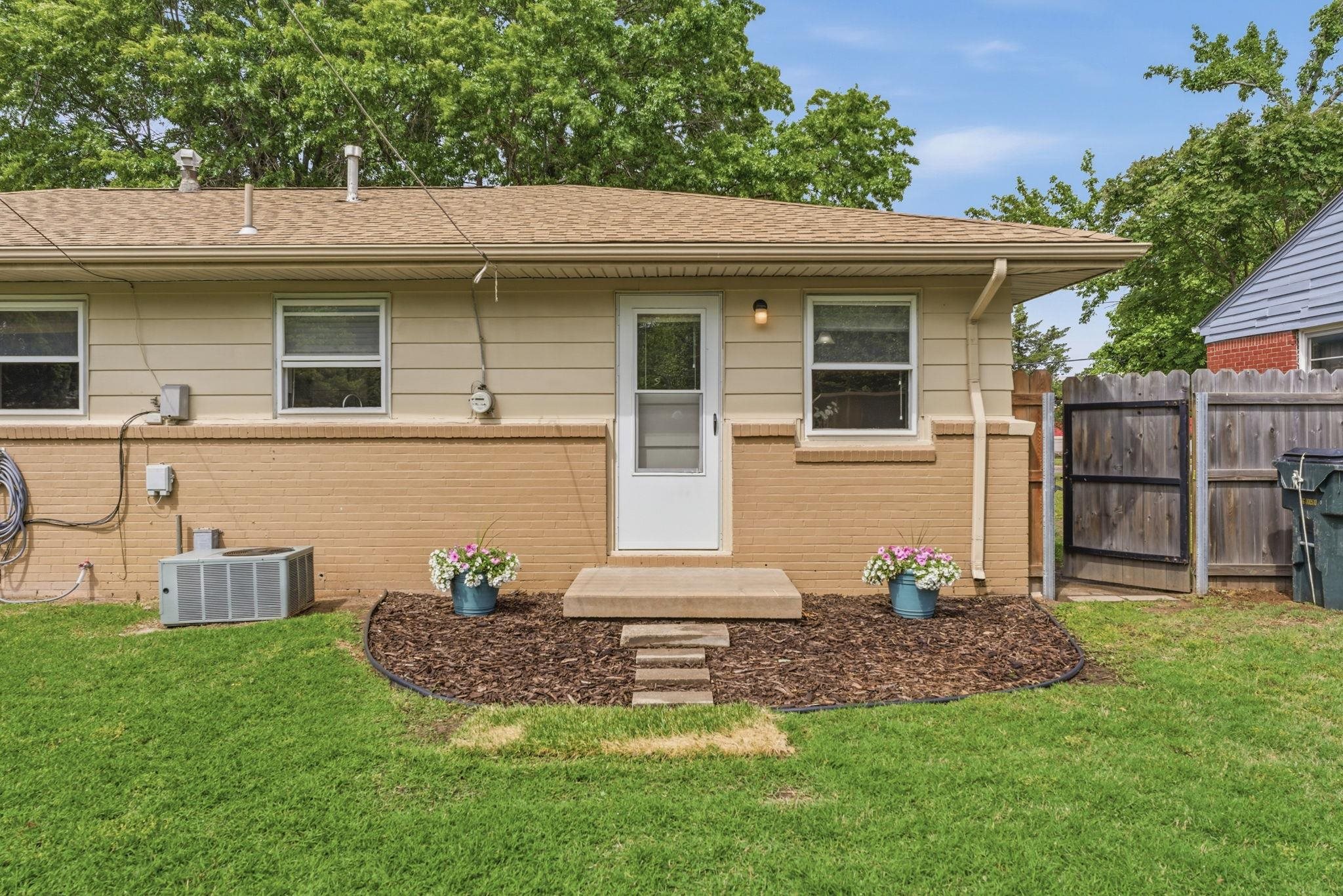 2106 N Woodrow Avenue Wichita KS 67203