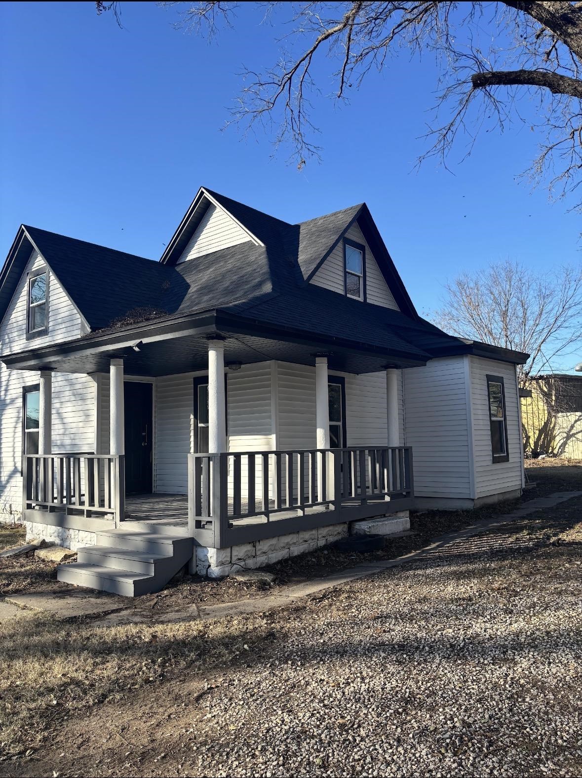 1424 E 1st Avenue Winfield KS 67156
