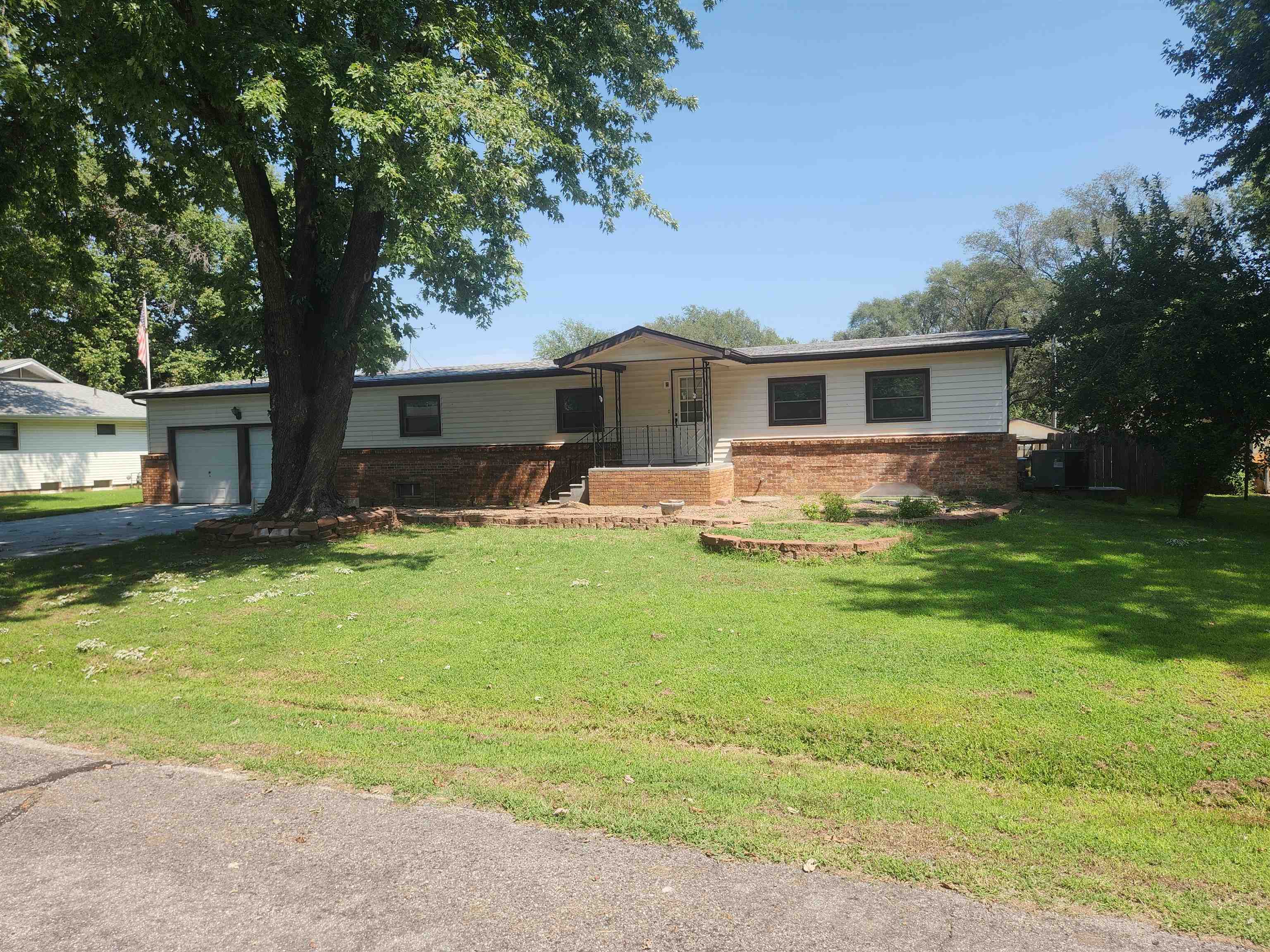 6124 S Laura Wichita KS 67216