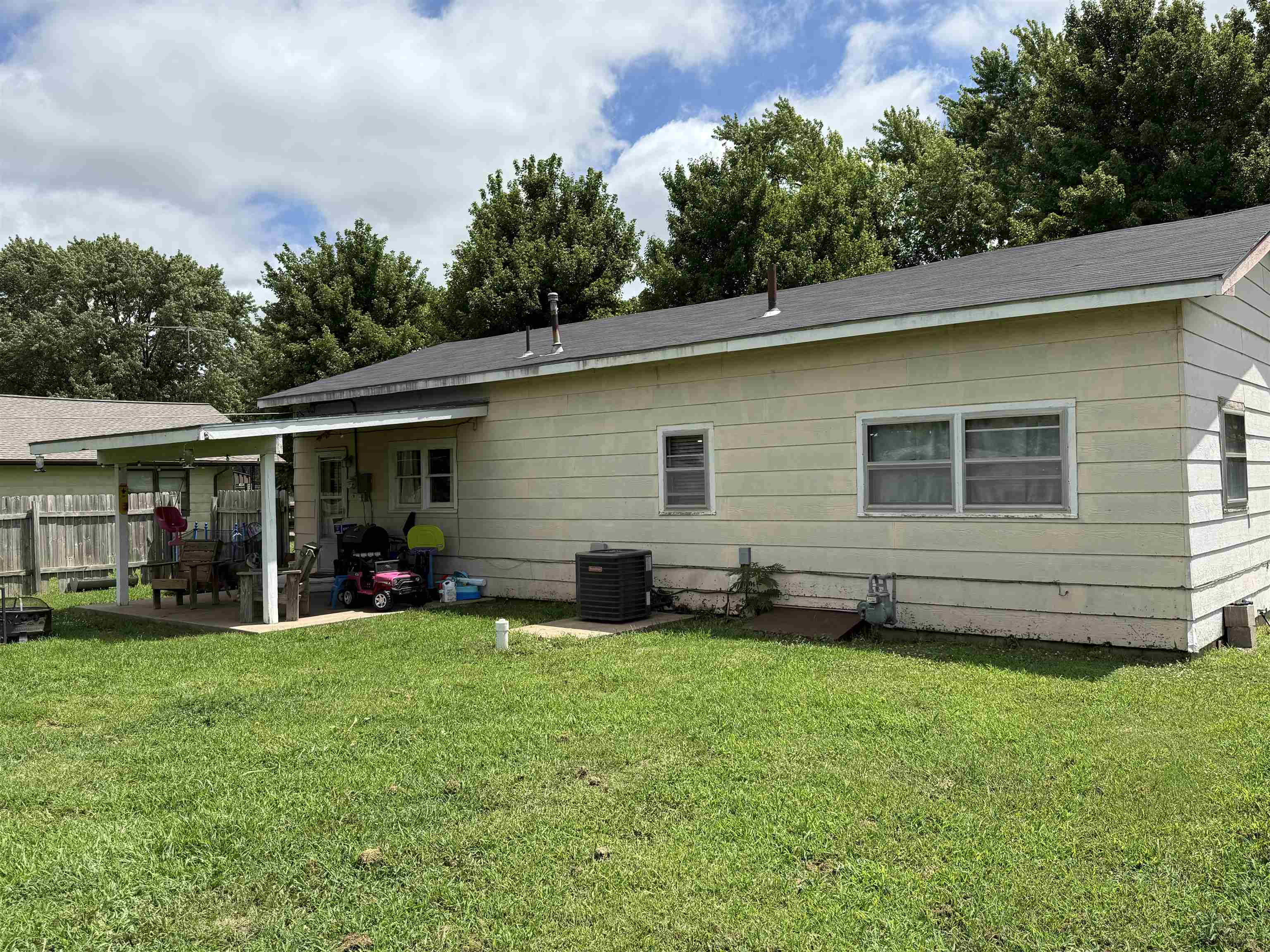 2120 Pine Street Harper KS 67058