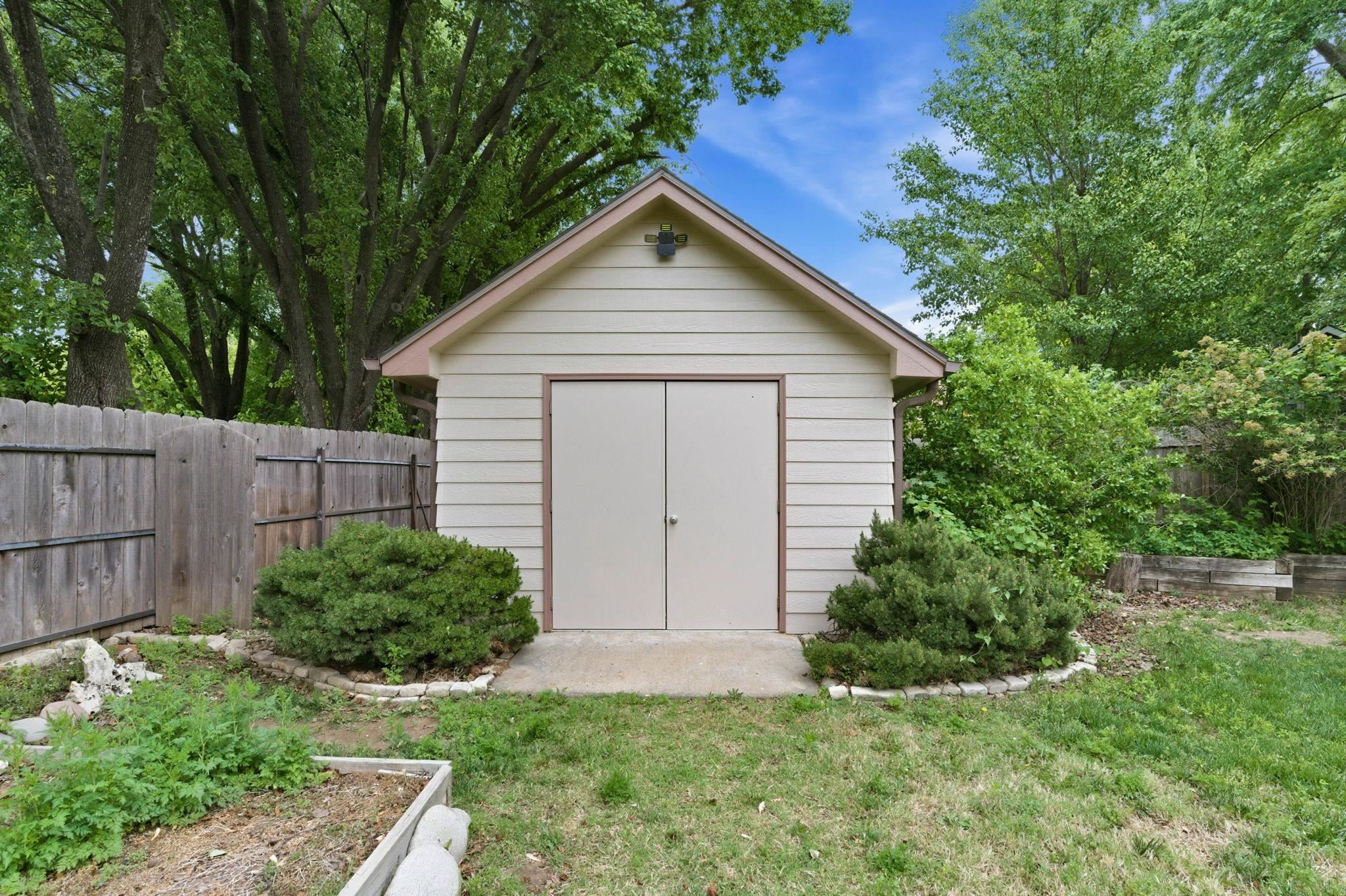 1226 N Briarwood Court Derby KS 67037