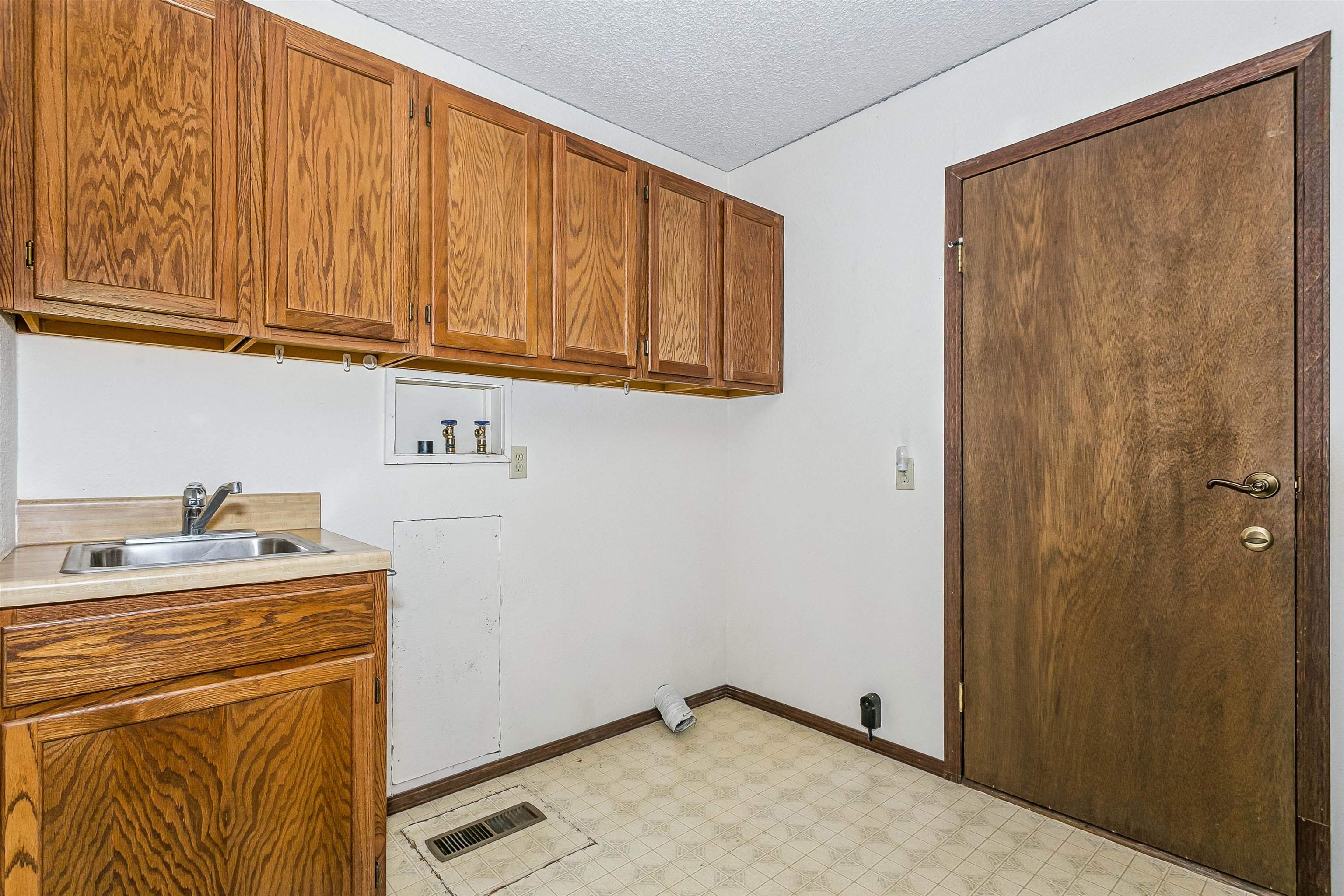 3304 Colonial Court Augusta KS 67010