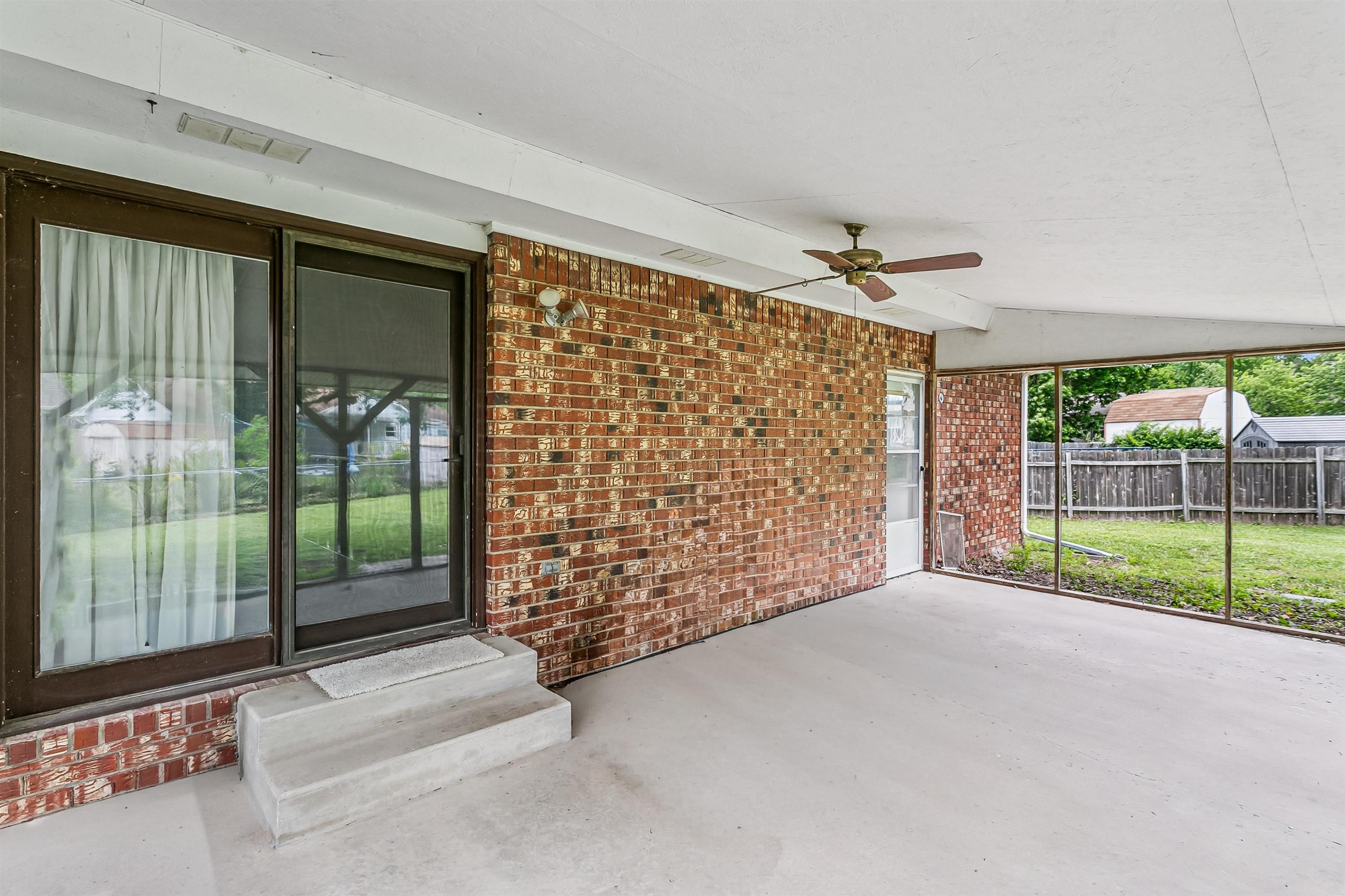 3304 Colonial Court Augusta KS 67010