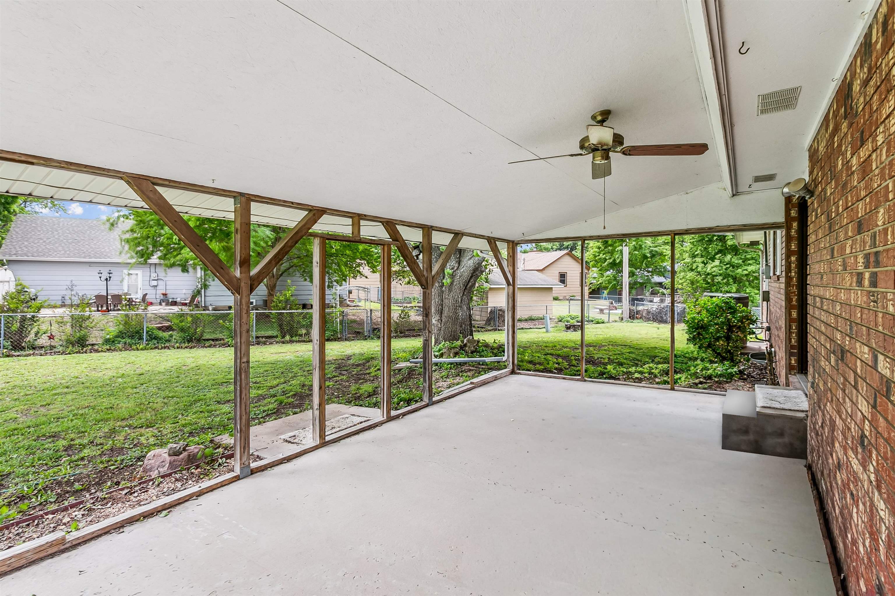 3304 Colonial Court Augusta KS 67010