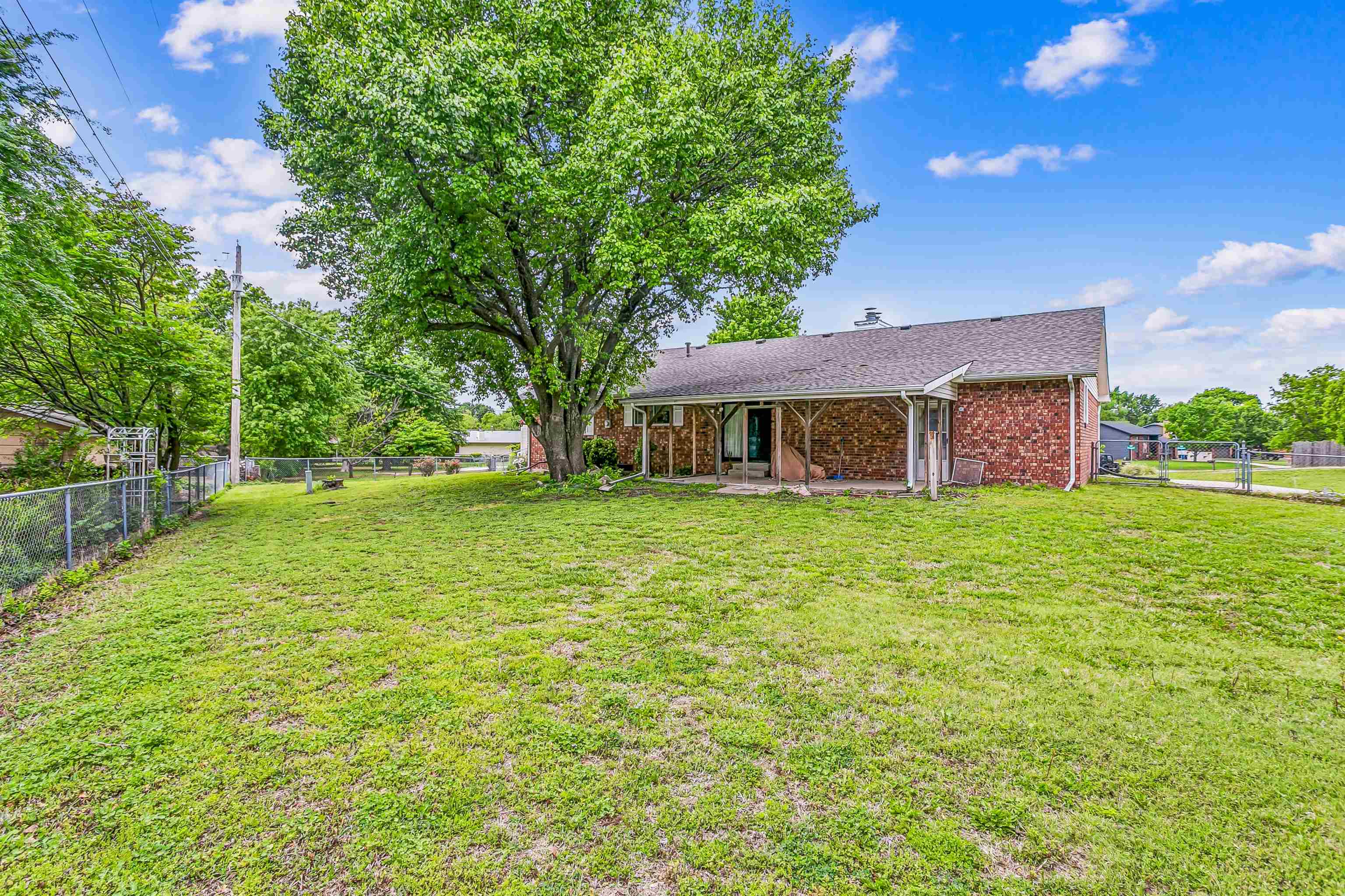 3304 Colonial Court Augusta KS 67010