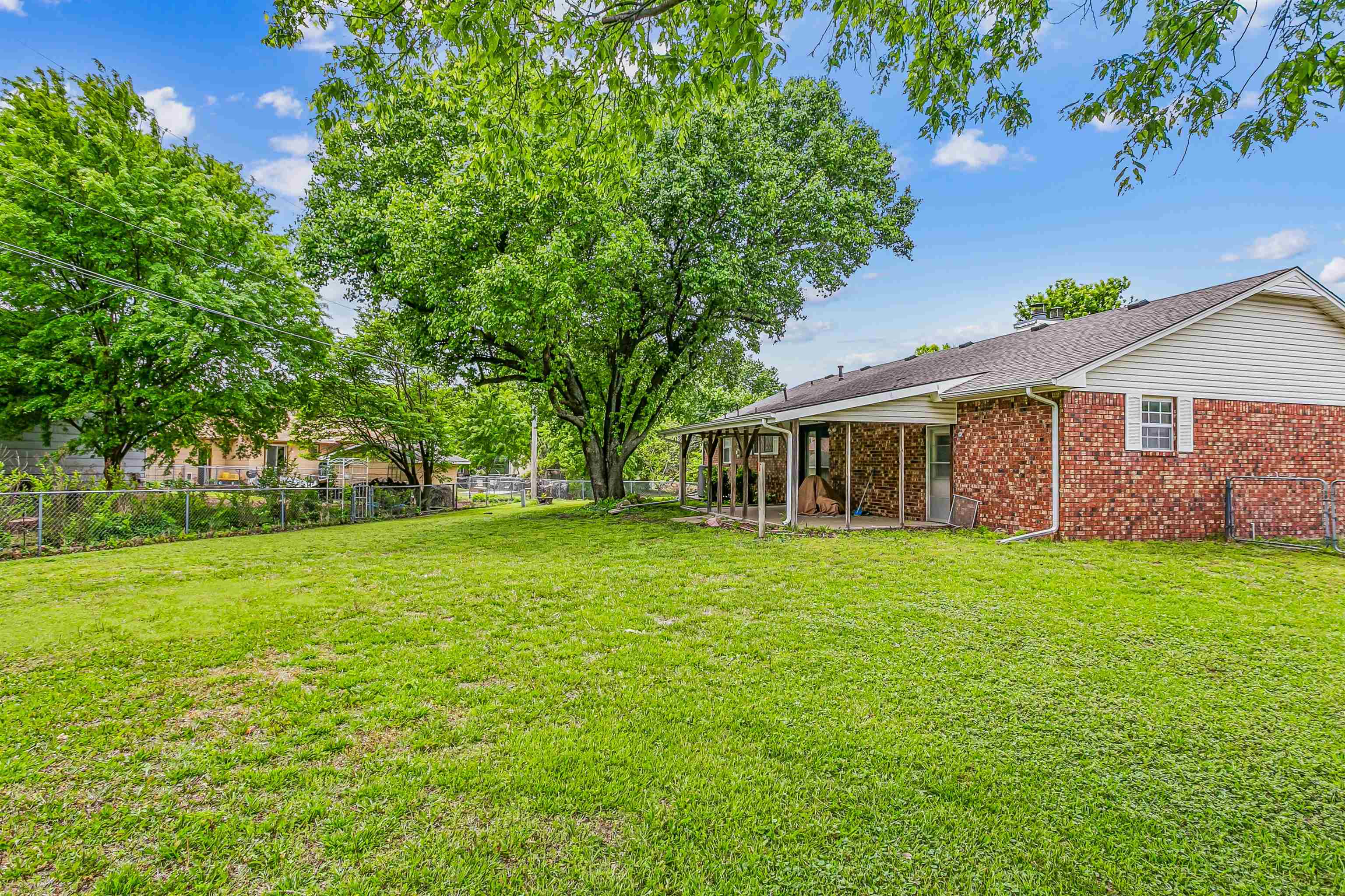 3304 Colonial Court Augusta KS 67010