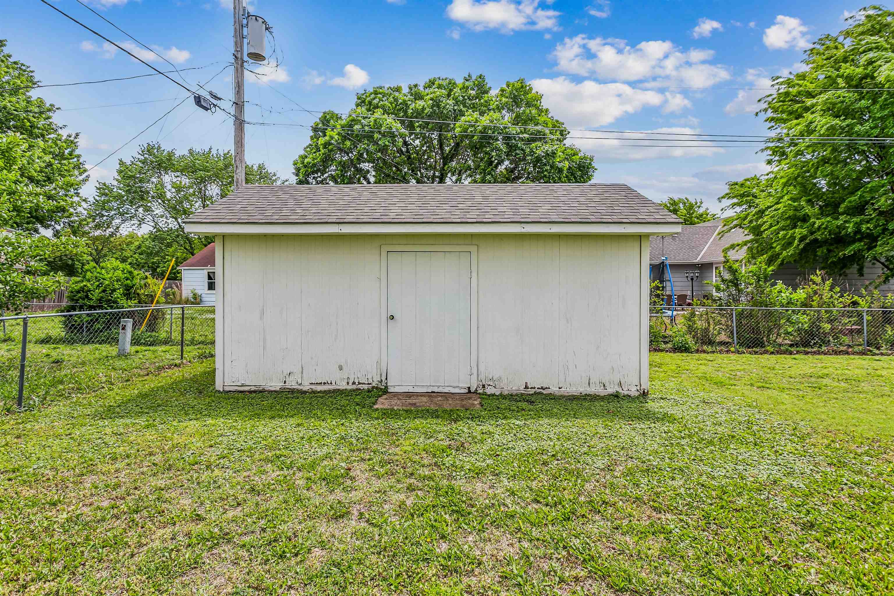 3304 Colonial Court Augusta KS 67010