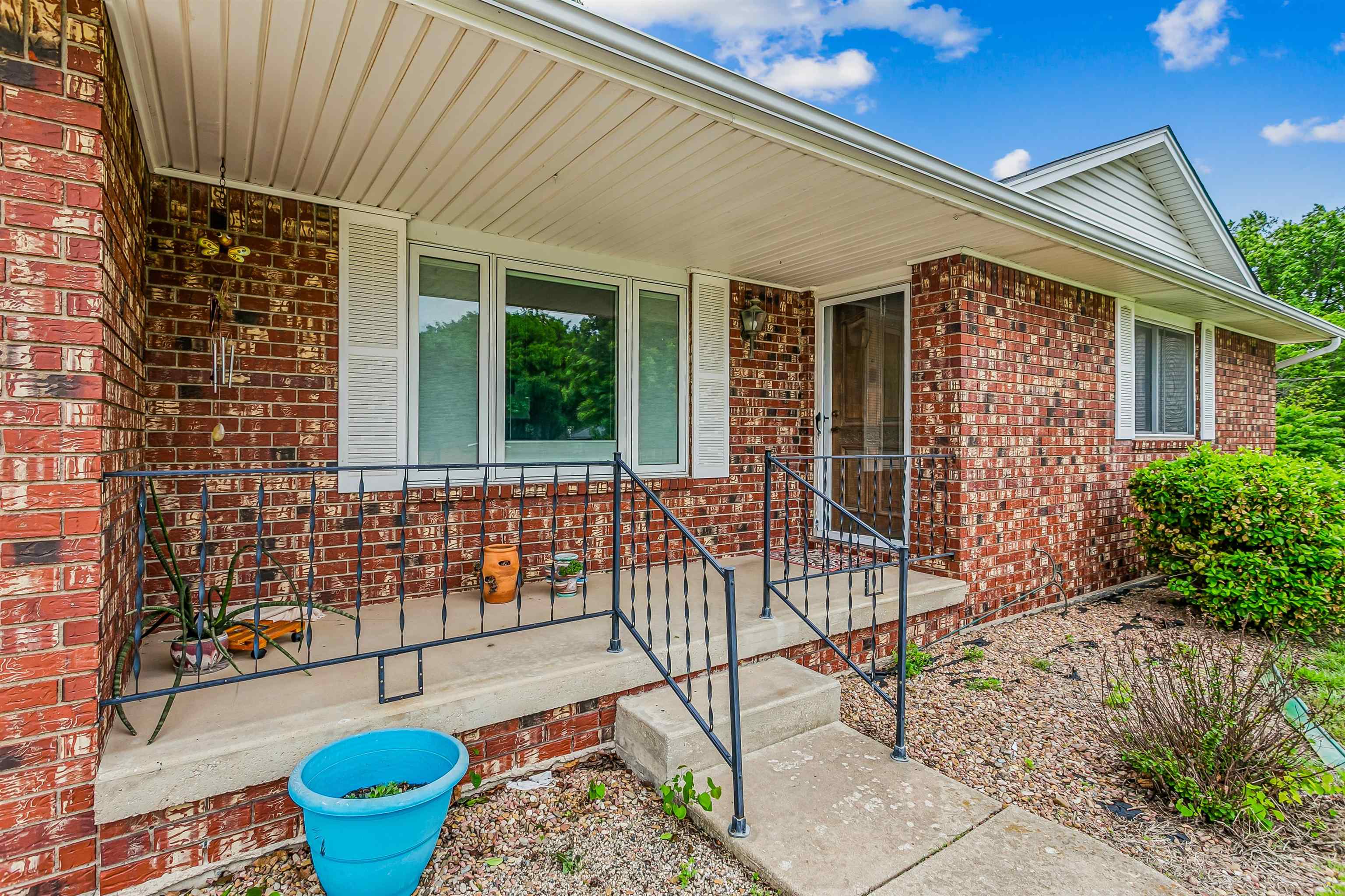 3304 Colonial Court Augusta KS 67010