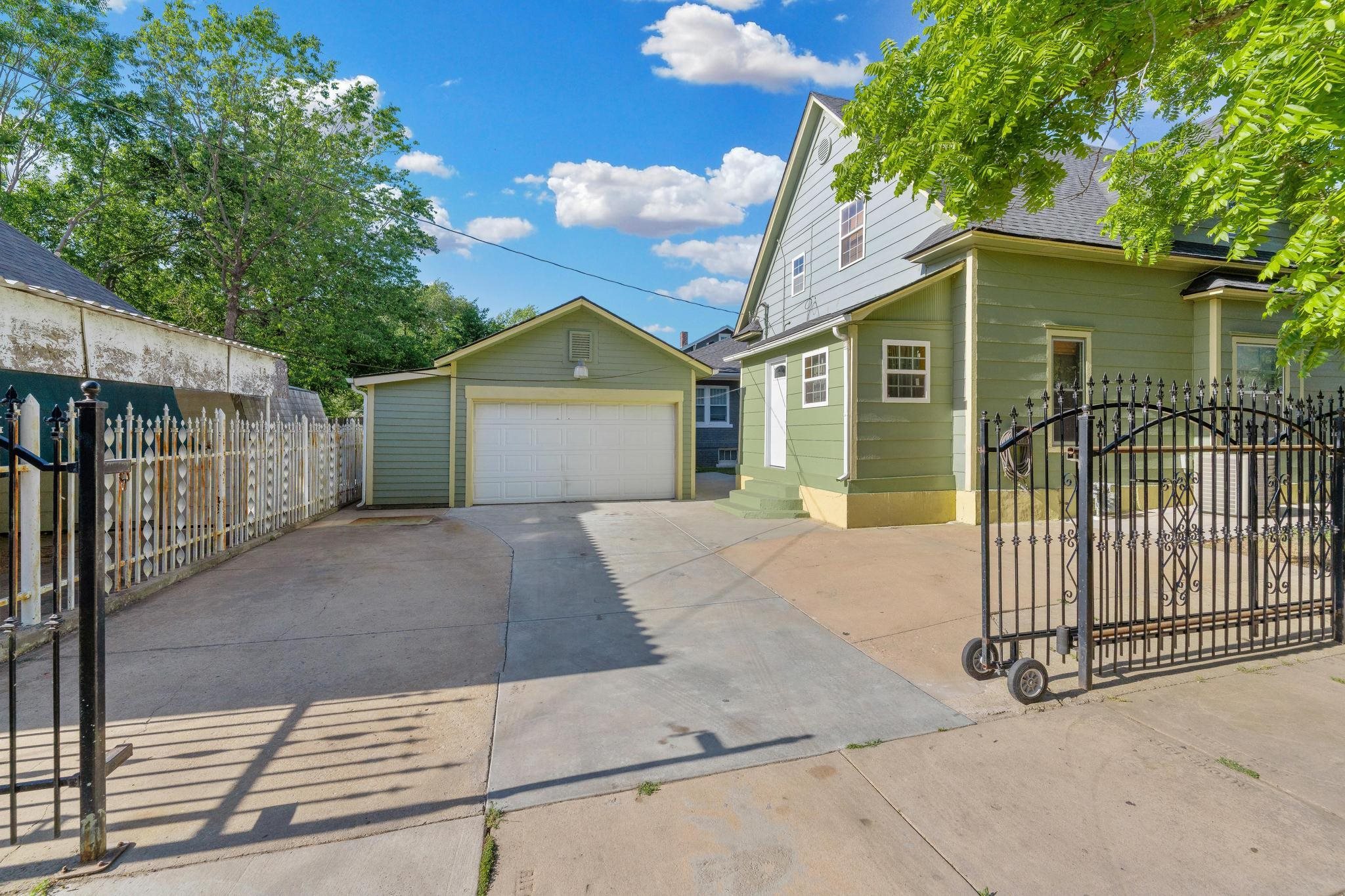 1856 N Park Place Wichita KS 67203