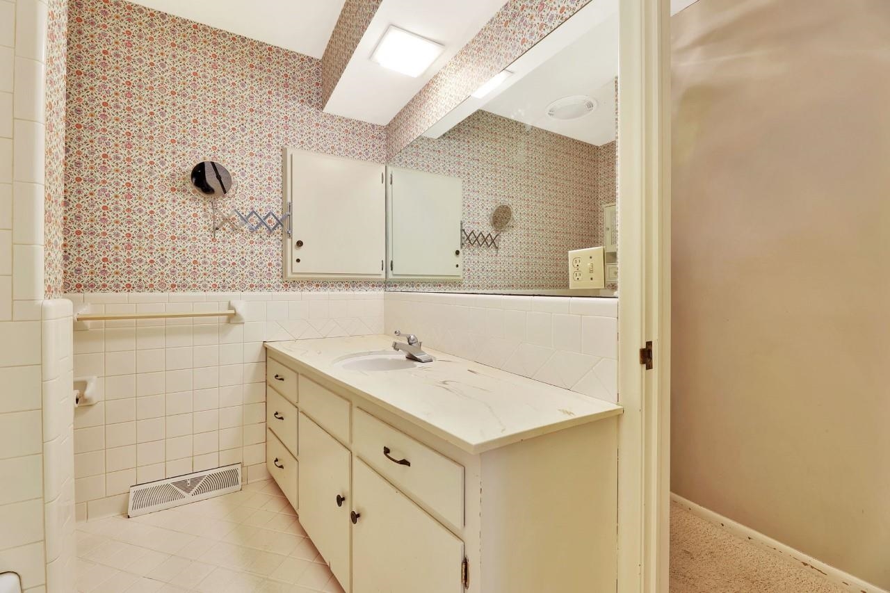 673 N Broadmoor Avenue Wichita KS 67206