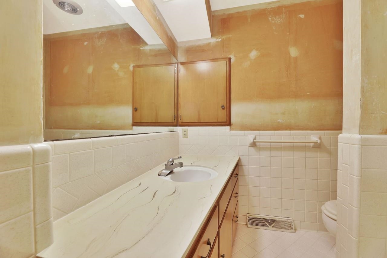 673 N Broadmoor Avenue Wichita KS 67206