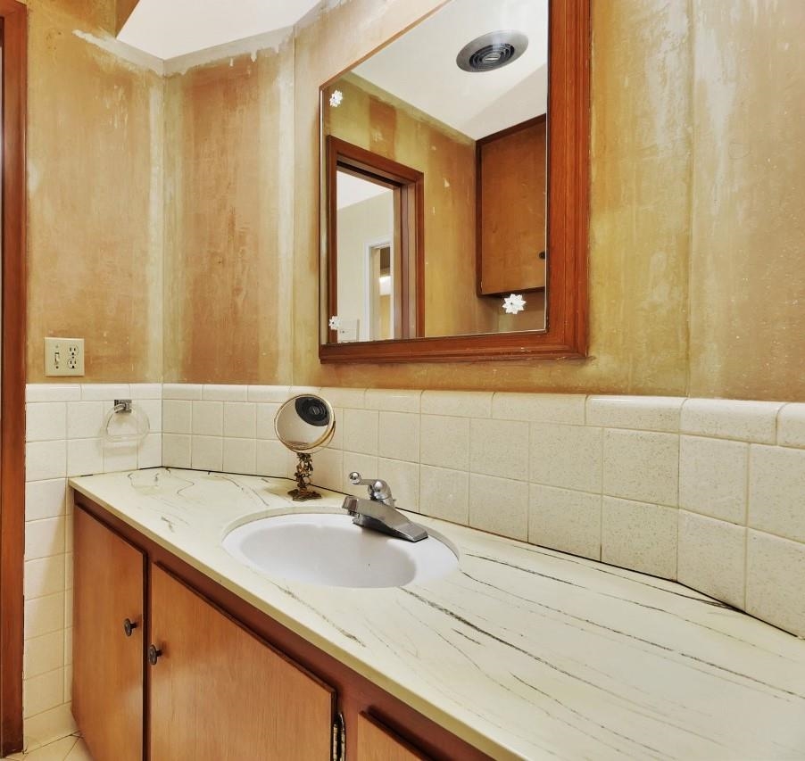 673 N Broadmoor Avenue Wichita KS 67206