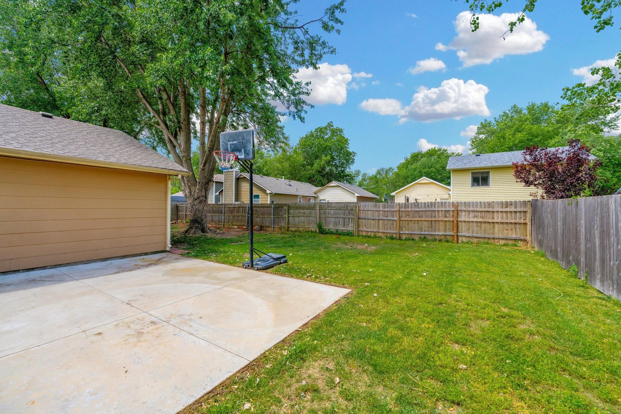 1809 N Topaz Wichita KS 67212