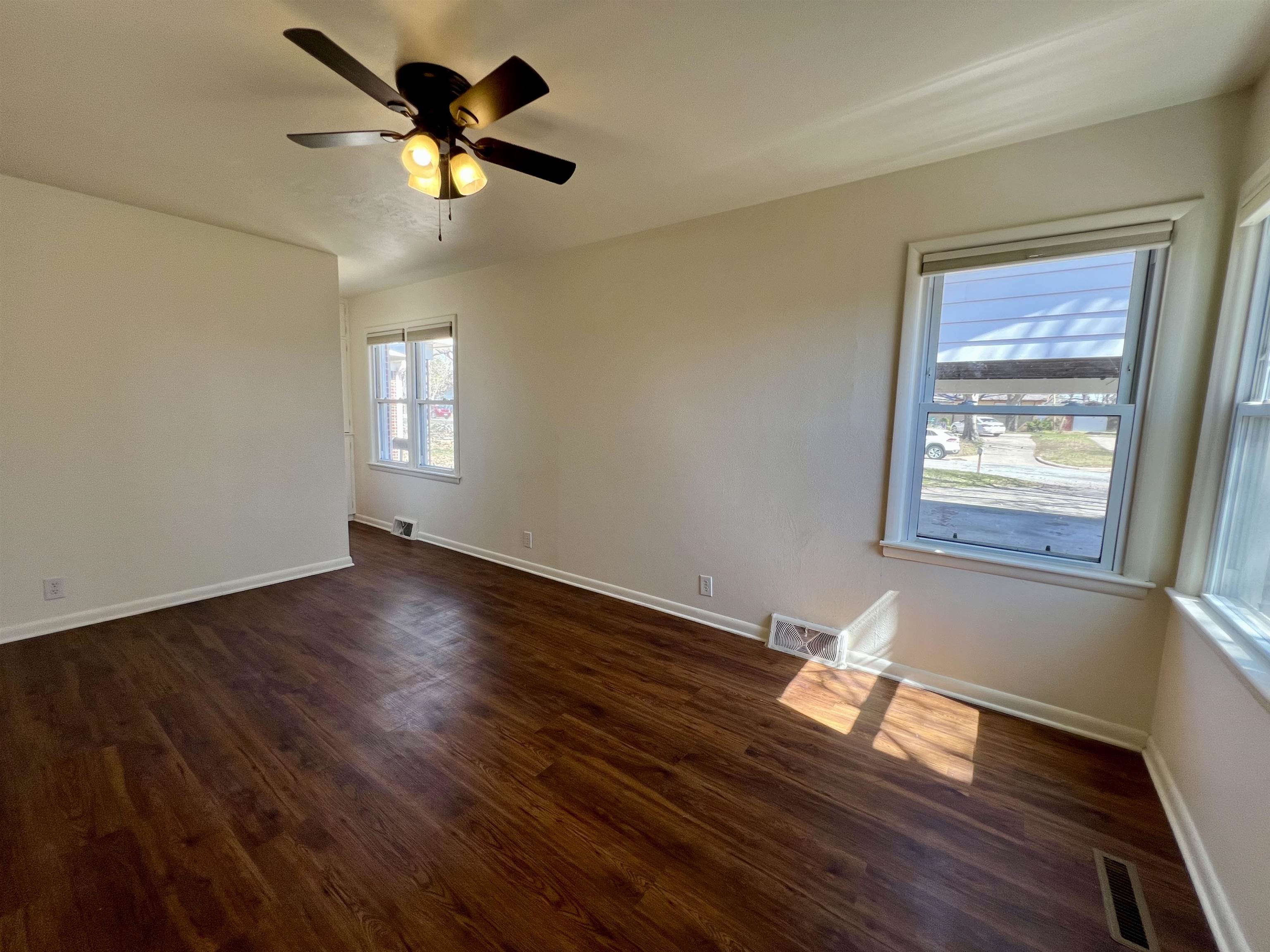 607 N 9th Arkansas City KS 67005