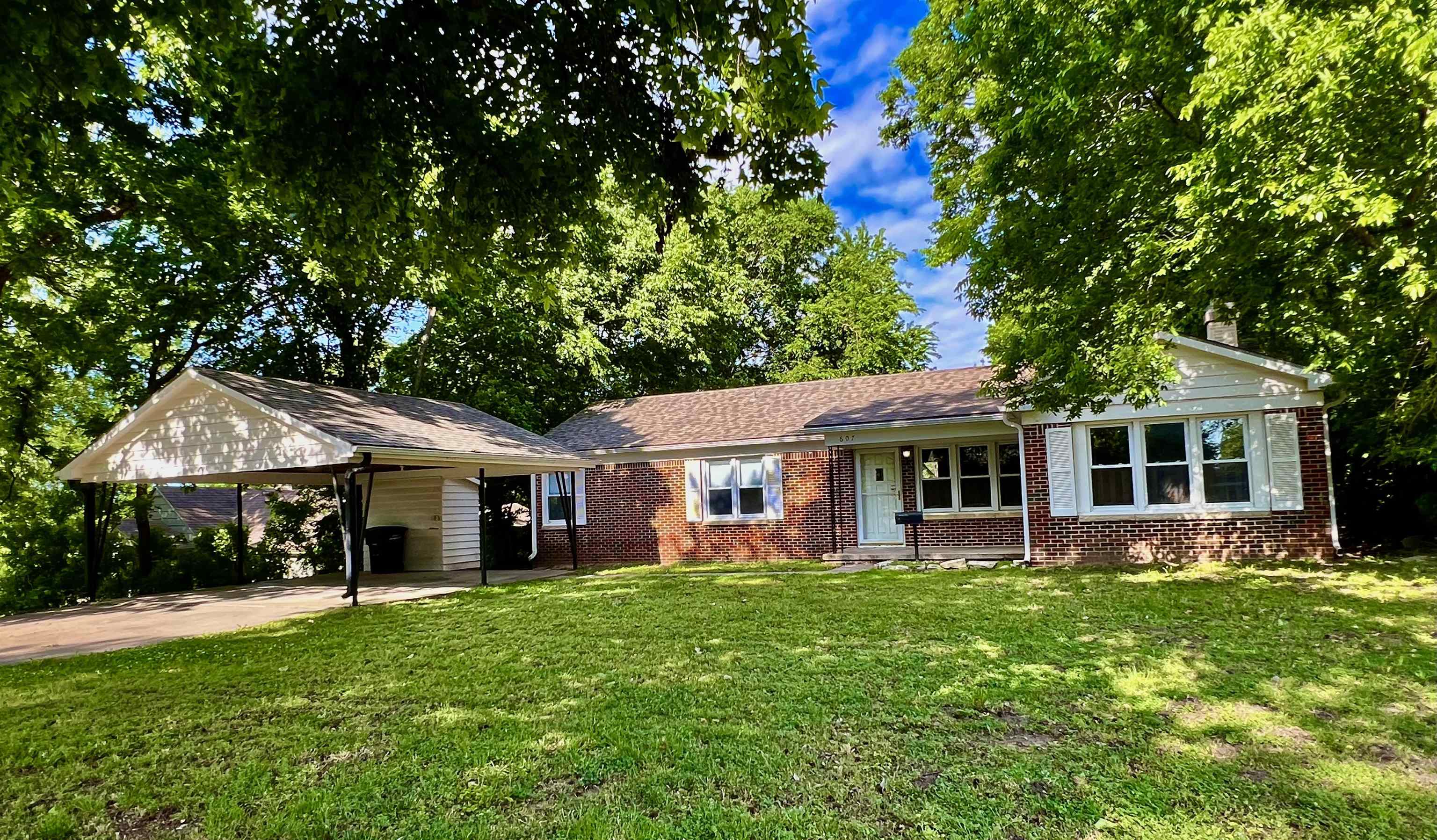 607 N 9th Arkansas City KS 67005