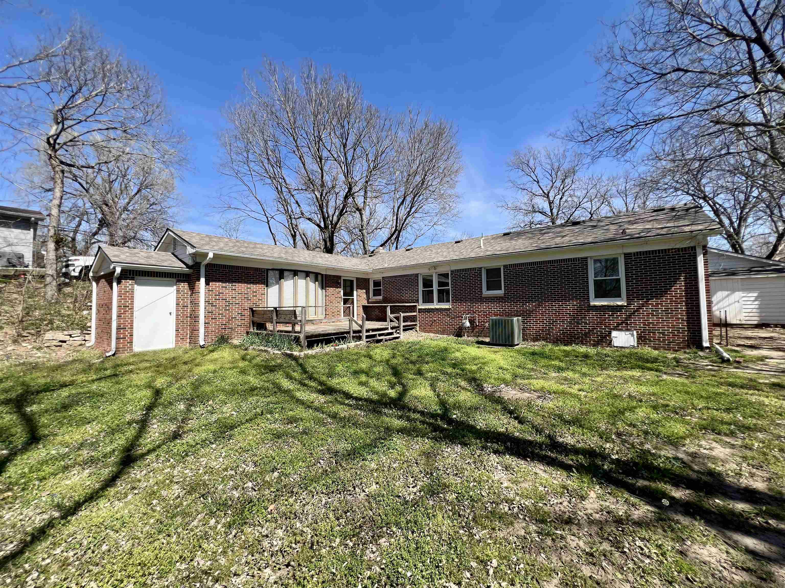 607 N 9th Arkansas City KS 67005