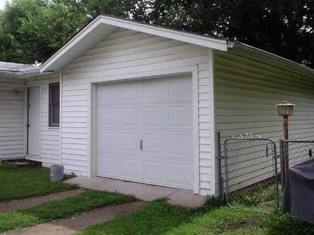 715 W 4th Halstead KS 67056