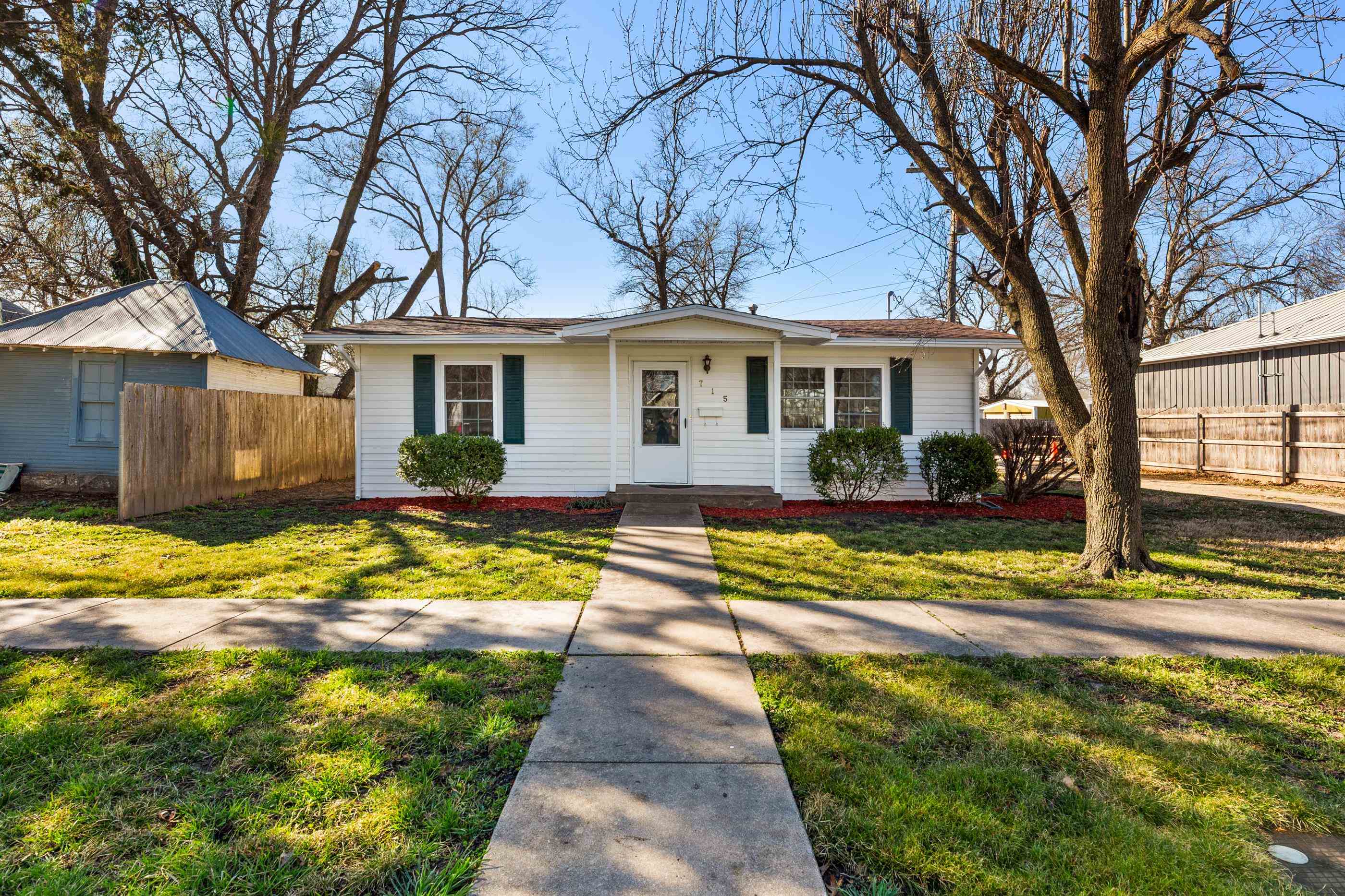 715 W 4th Halstead KS 67056