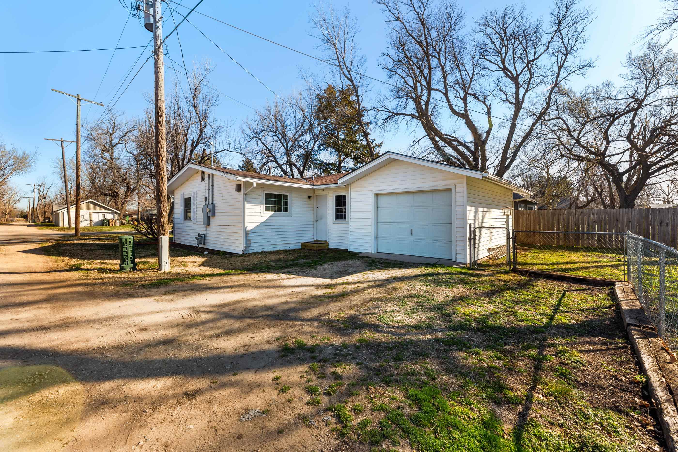 715 W 4th Halstead KS 67056