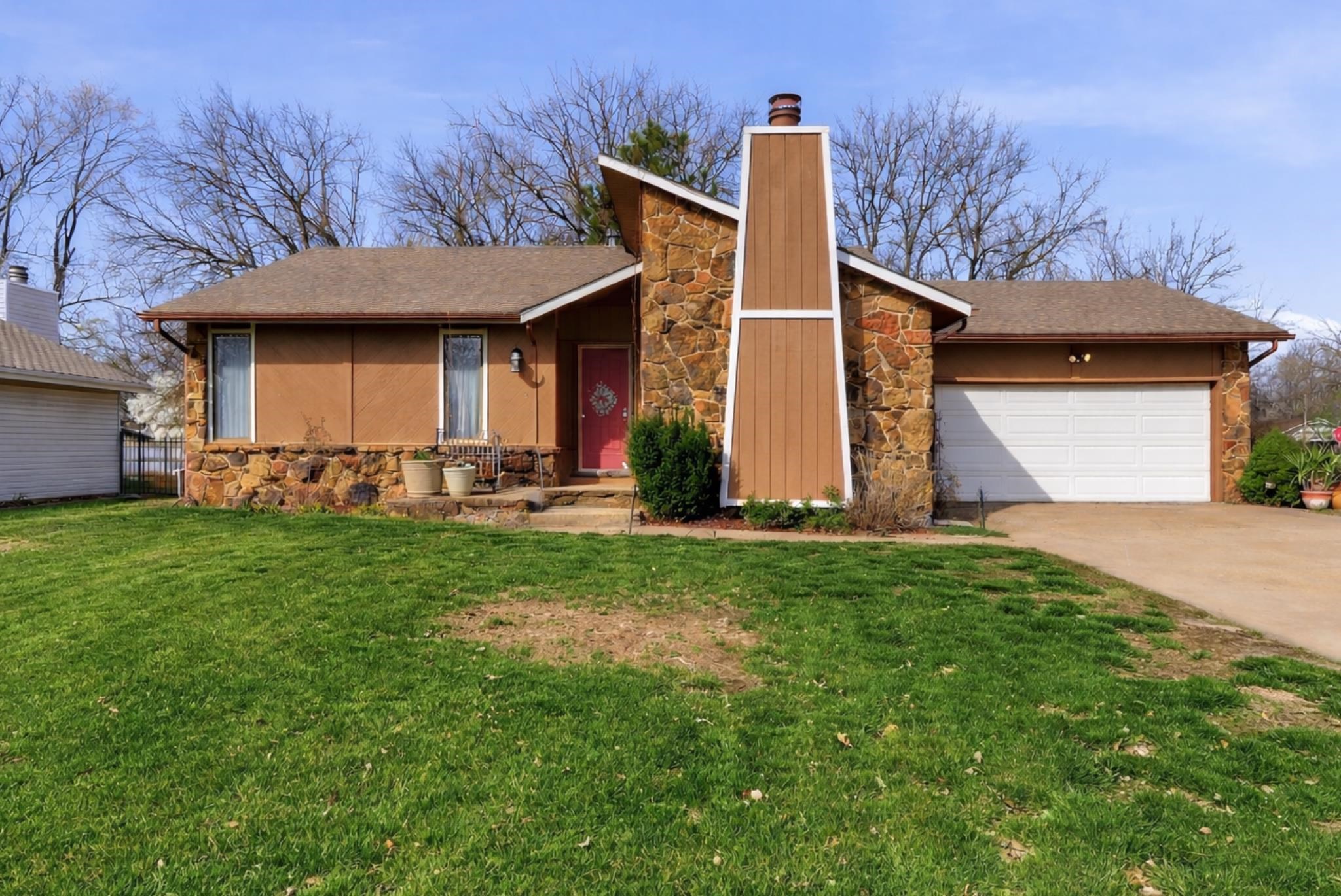 719 N Briarwood Road Derby KS 67037