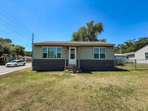 1501-1501 1/2 N Ohio Street Augusta KS 67010
