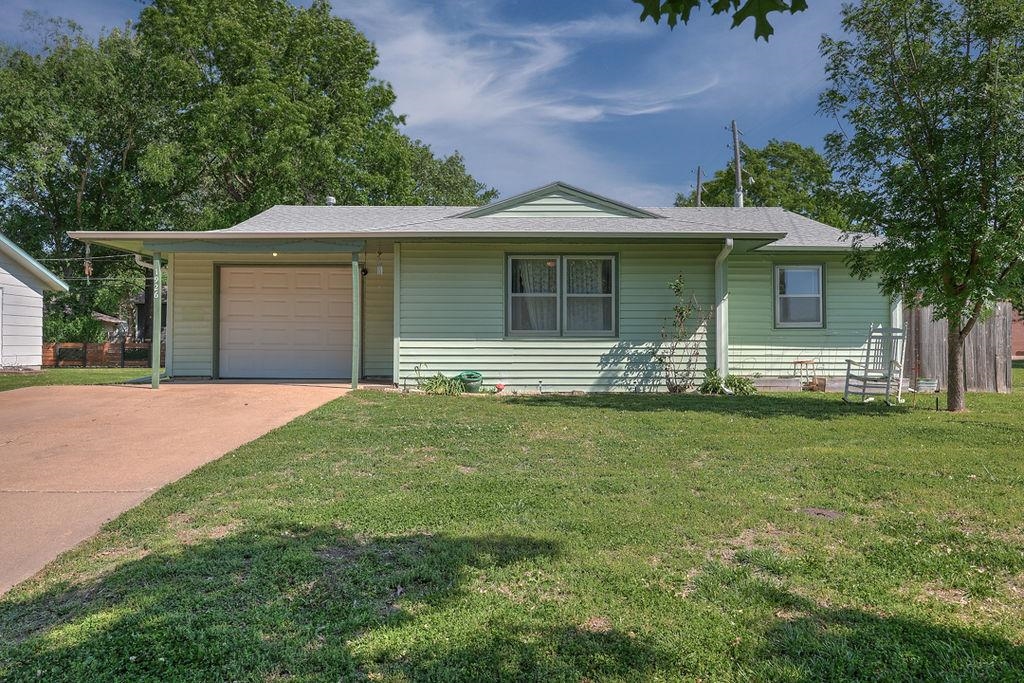 1926 E 15th Avenue Winfield KS 67156