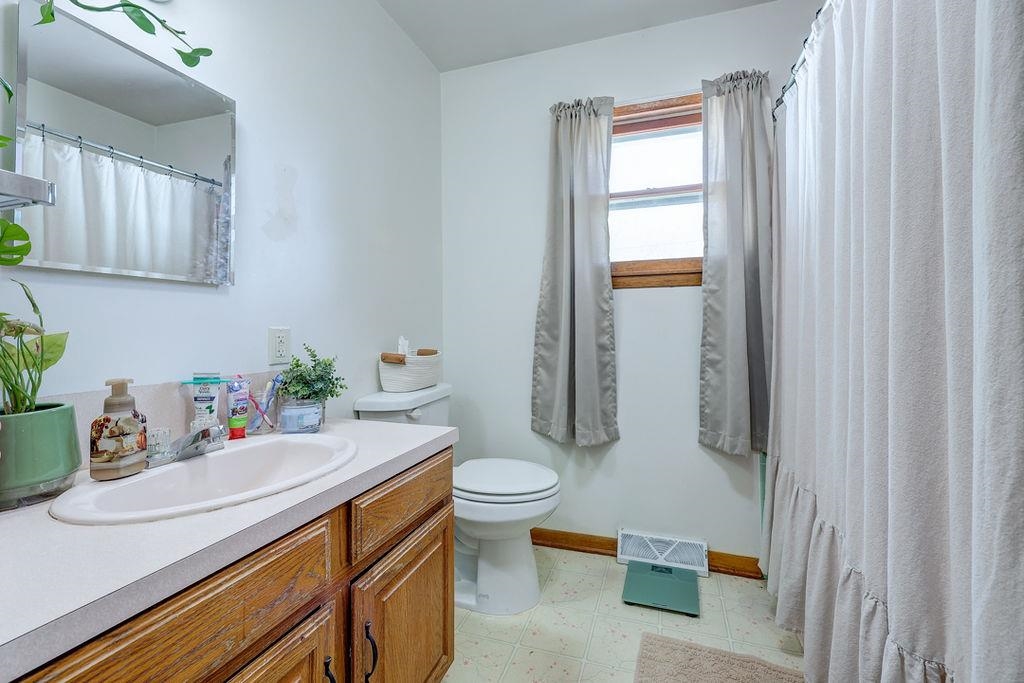 1926 E 15th Avenue Winfield KS 67156