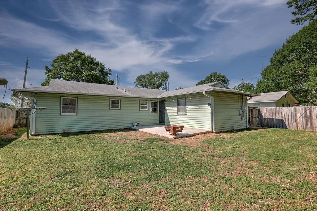 1926 E 15th Avenue Winfield KS 67156